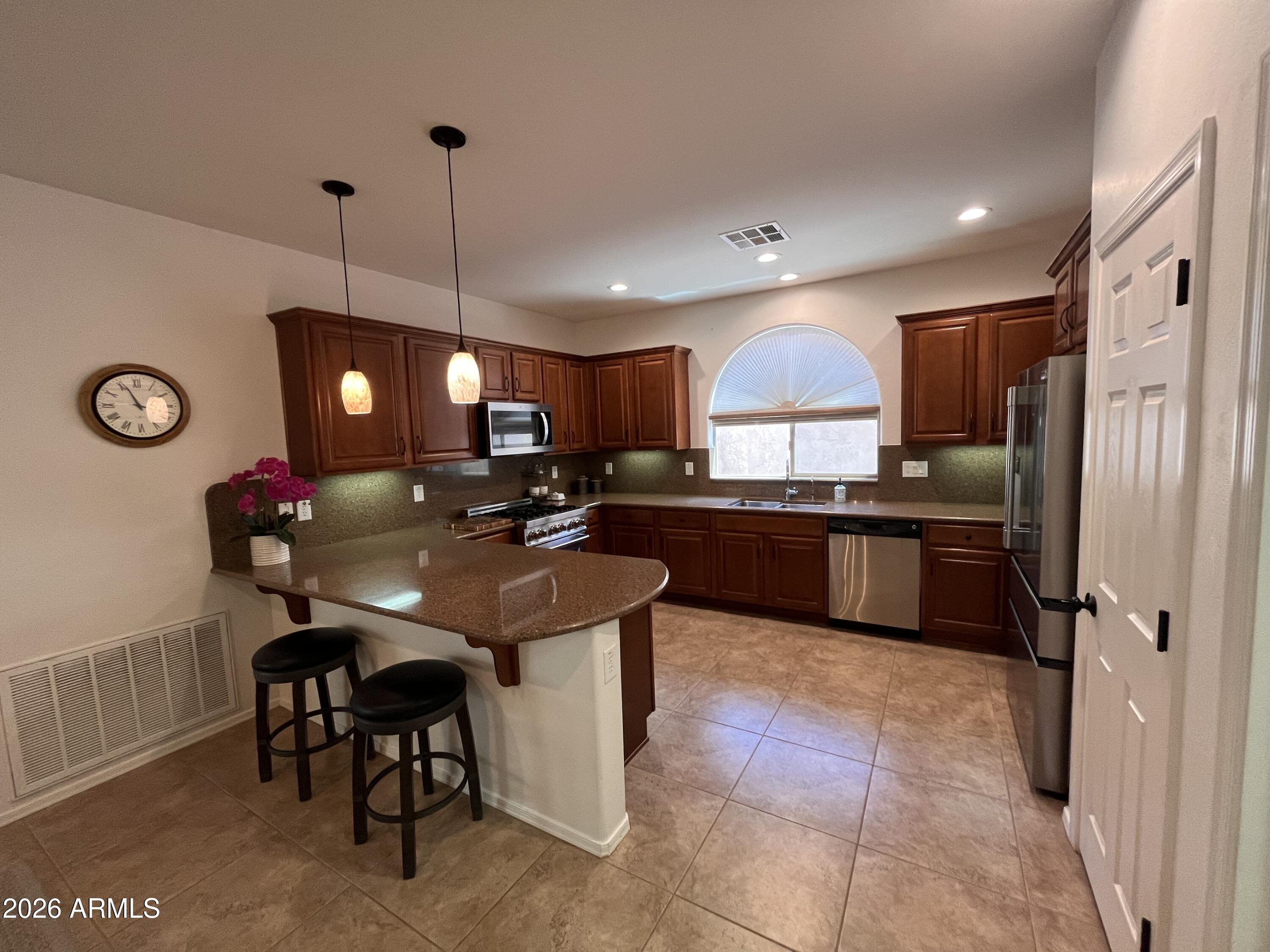 4502 E NARROWLEAF Drive