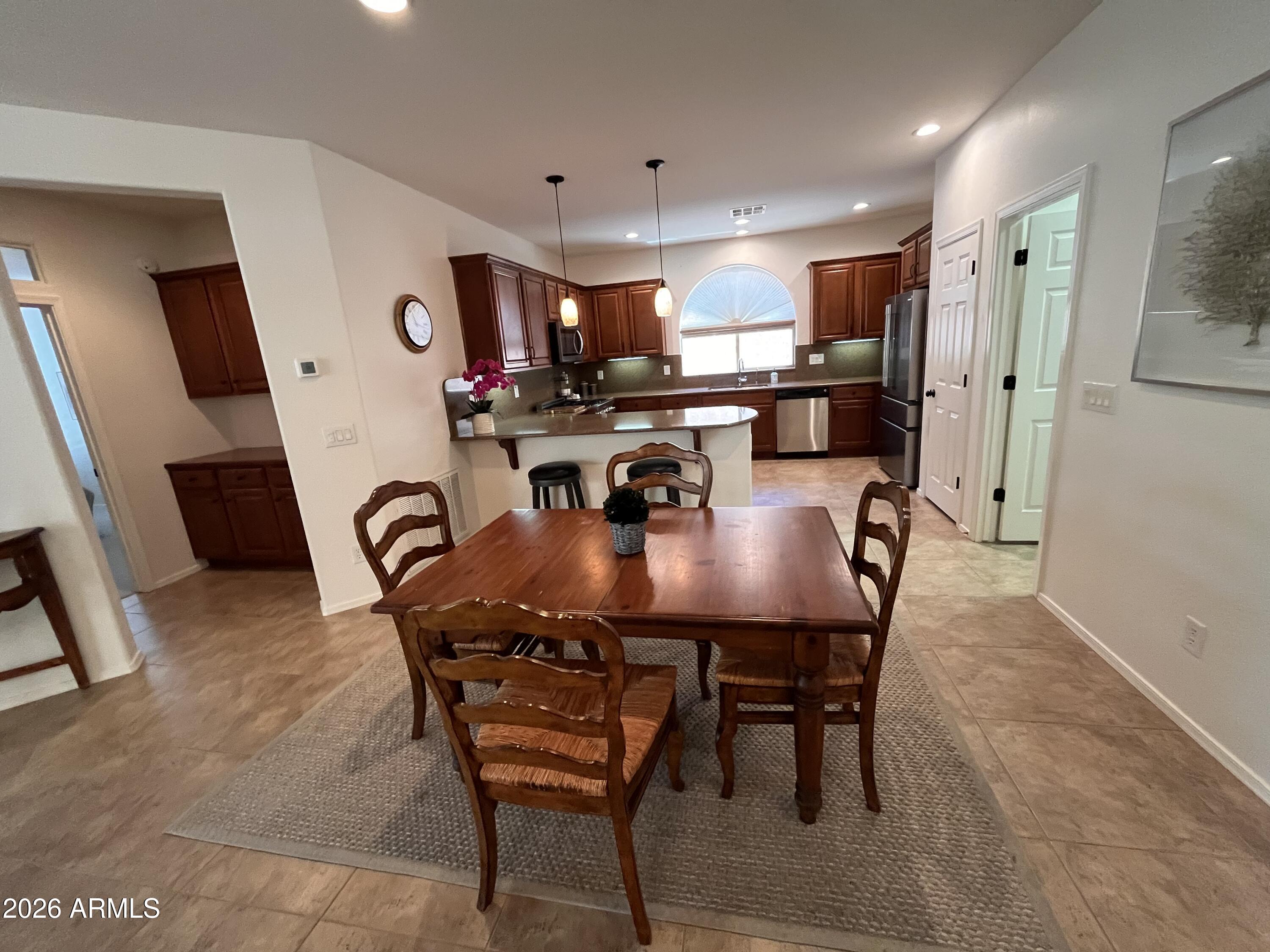 4502 E NARROWLEAF Drive