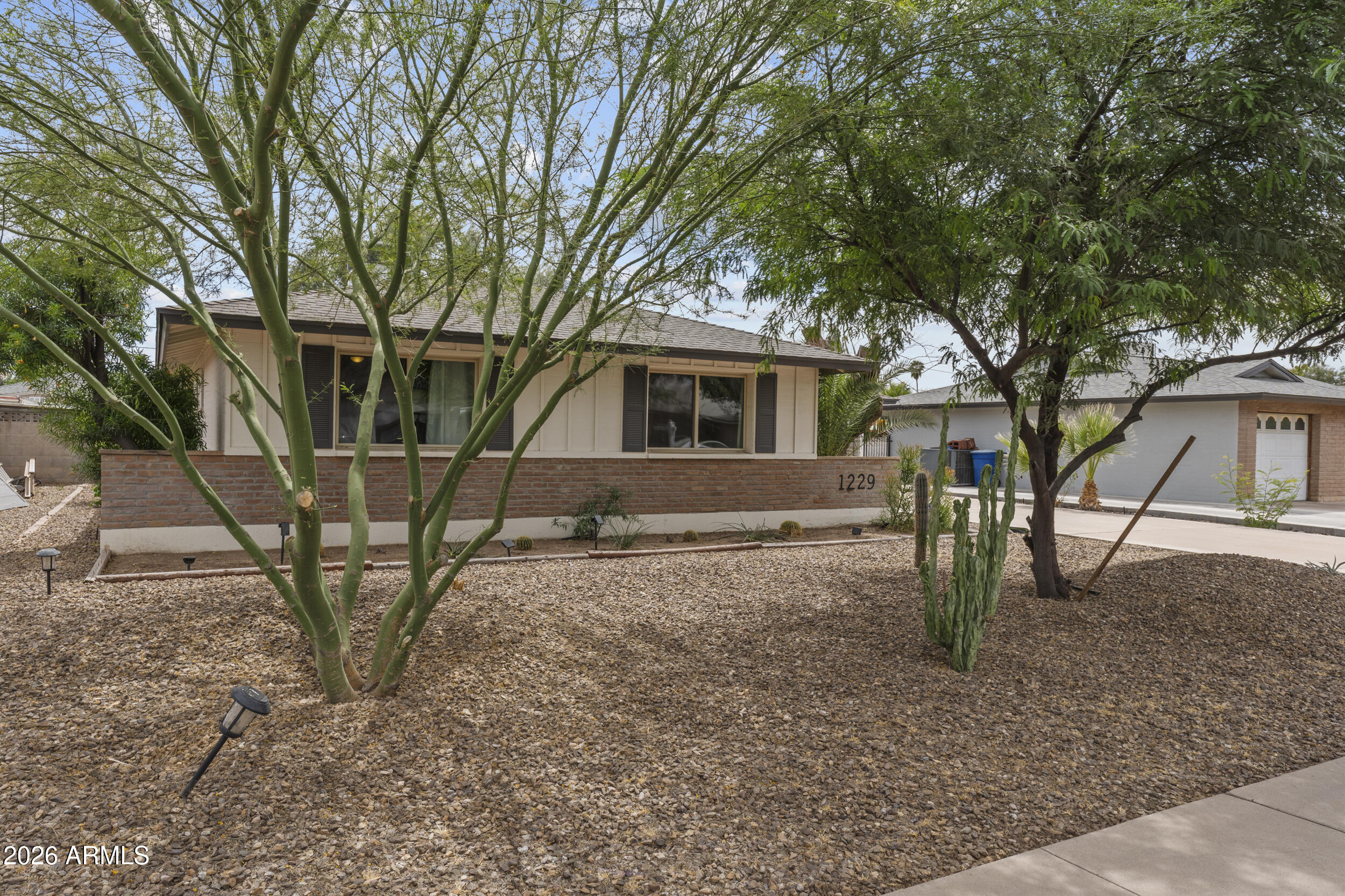1229 E MANHATTON Drive