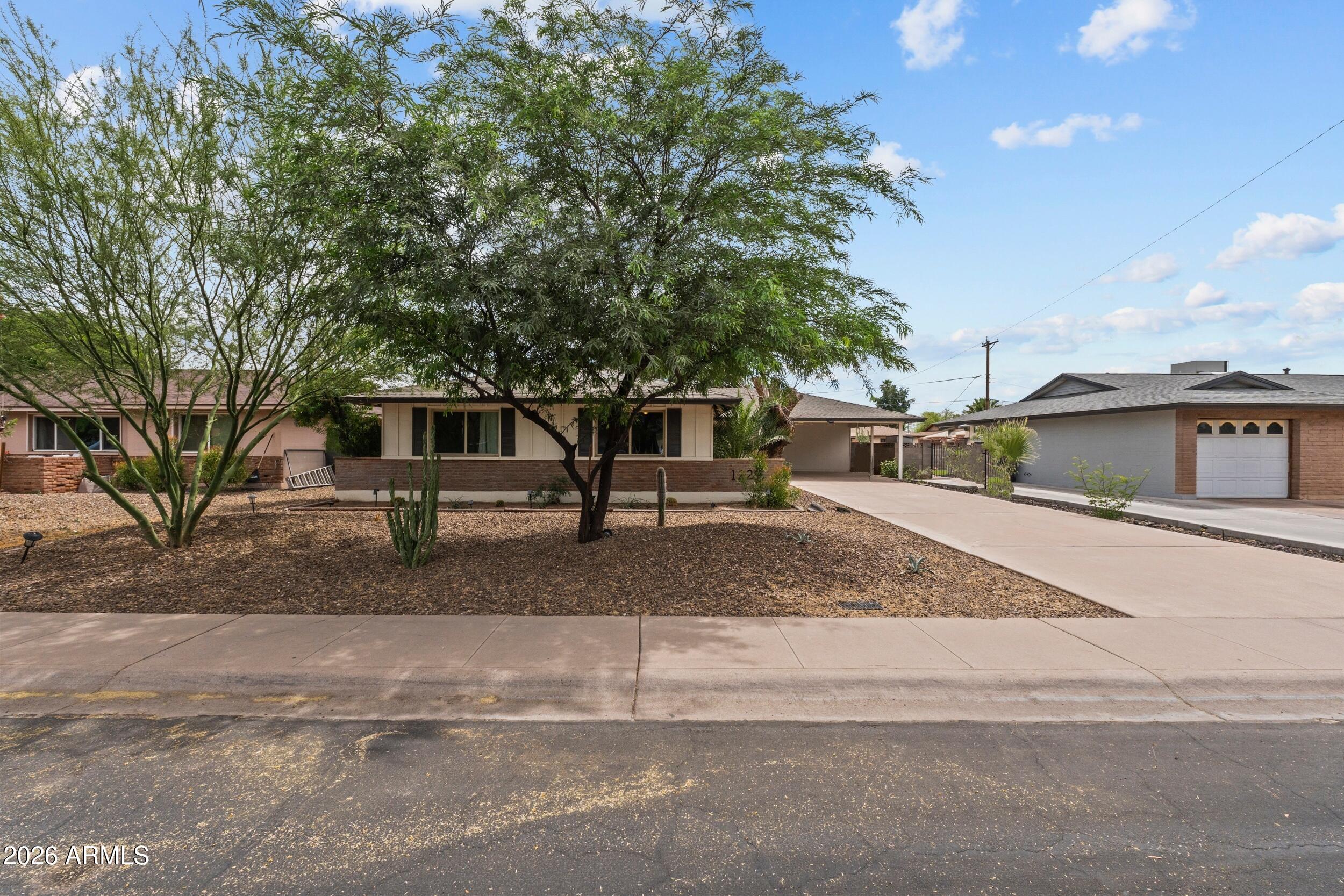 1229 E MANHATTON Drive