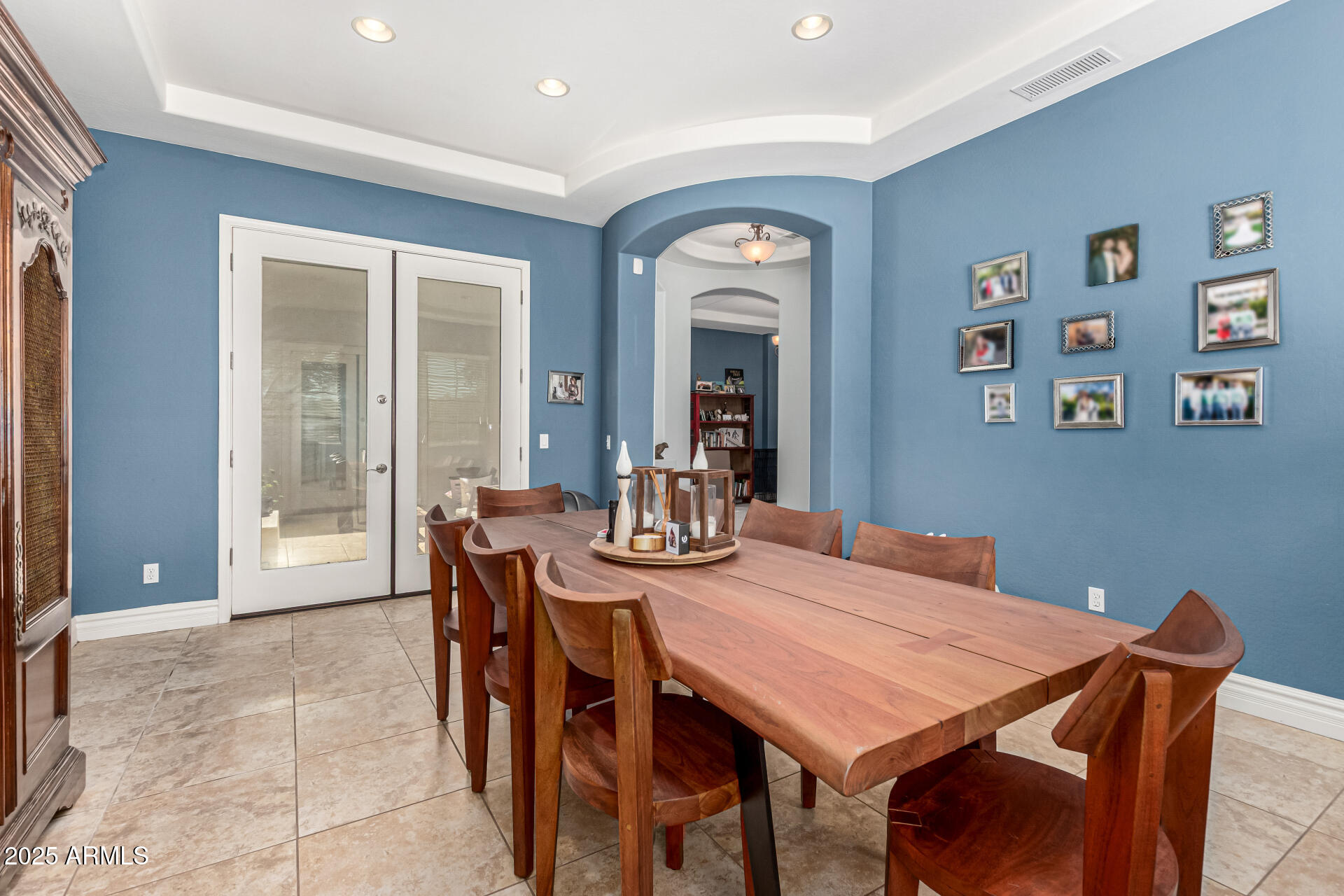 3229 E MOUNTAIN VILLAGE Circle