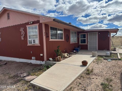 22 County Road 6013 -- St Johns AZ 85936