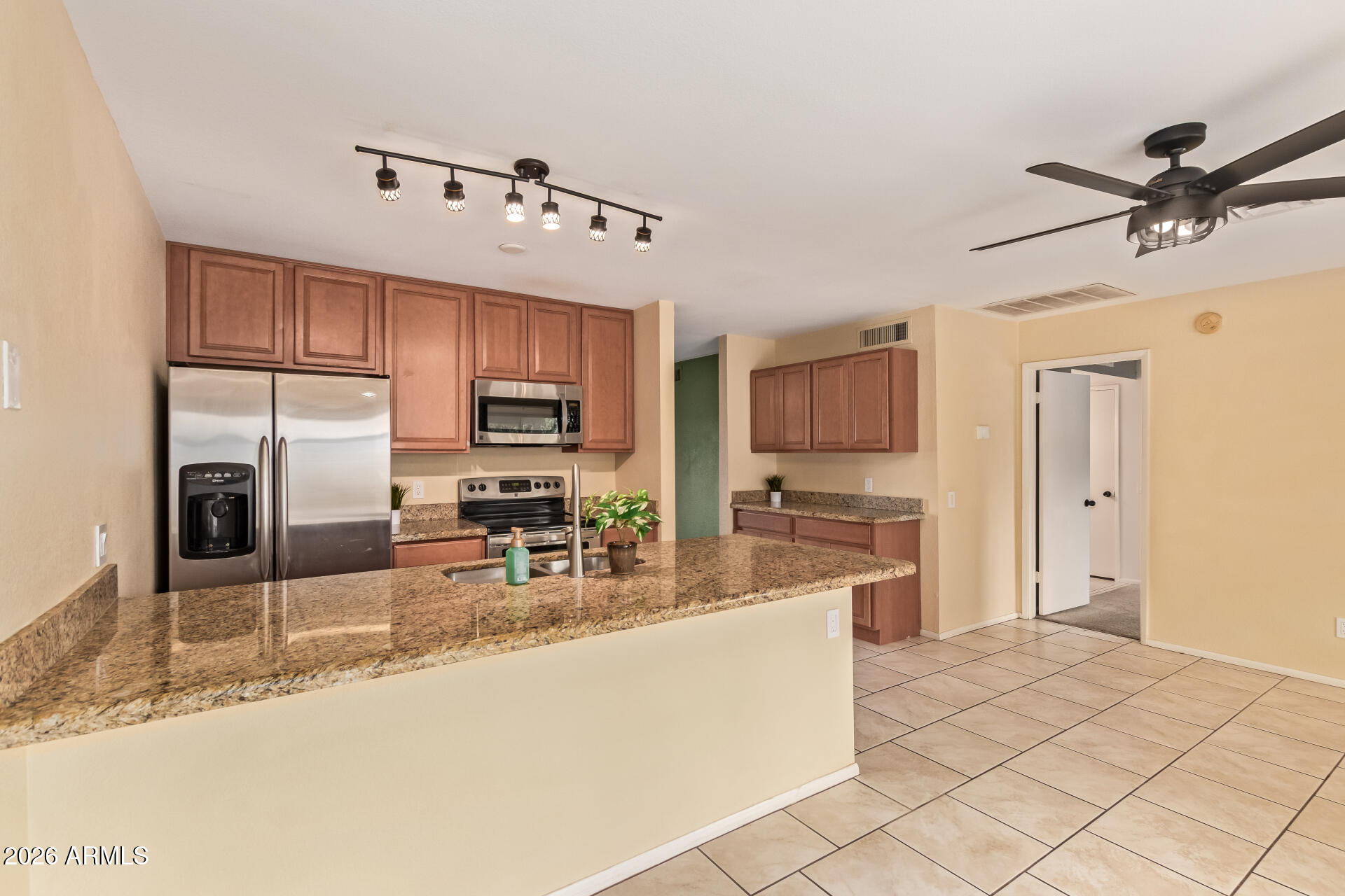 3033 W ROSE GARDEN Lane