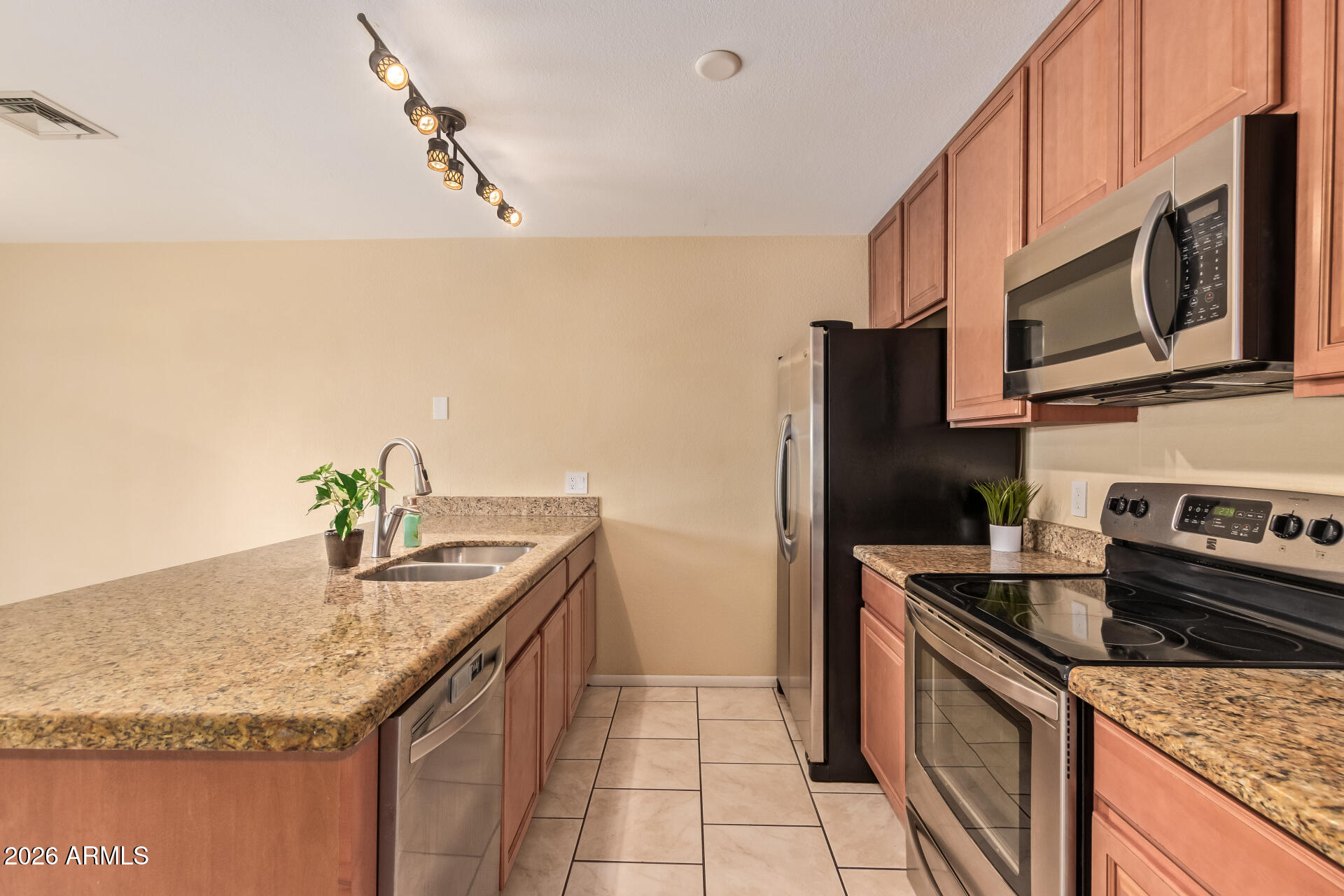 3033 W ROSE GARDEN Lane