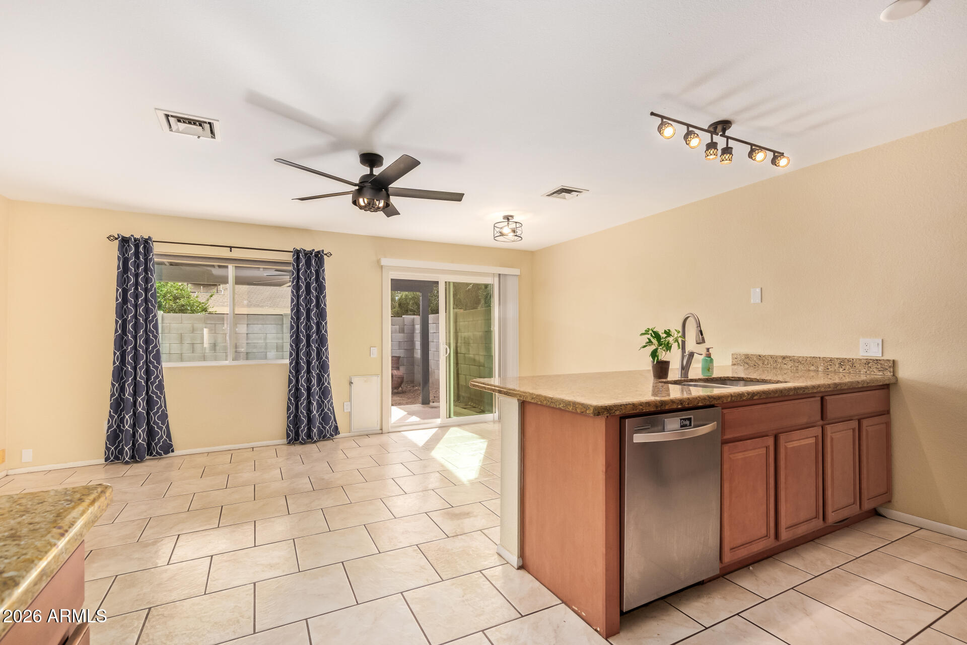 3033 W ROSE GARDEN Lane