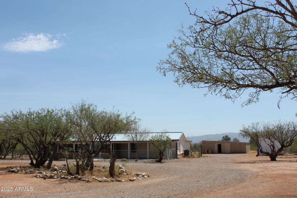 Photo of 6217 S Natoma Trail, Hereford, AZ 85615 (MLS # 7000520)