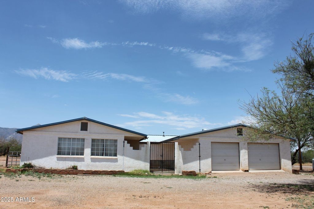 Photo of 6217 S Natoma Trail, Hereford, AZ 85615 (MLS # 7000520)