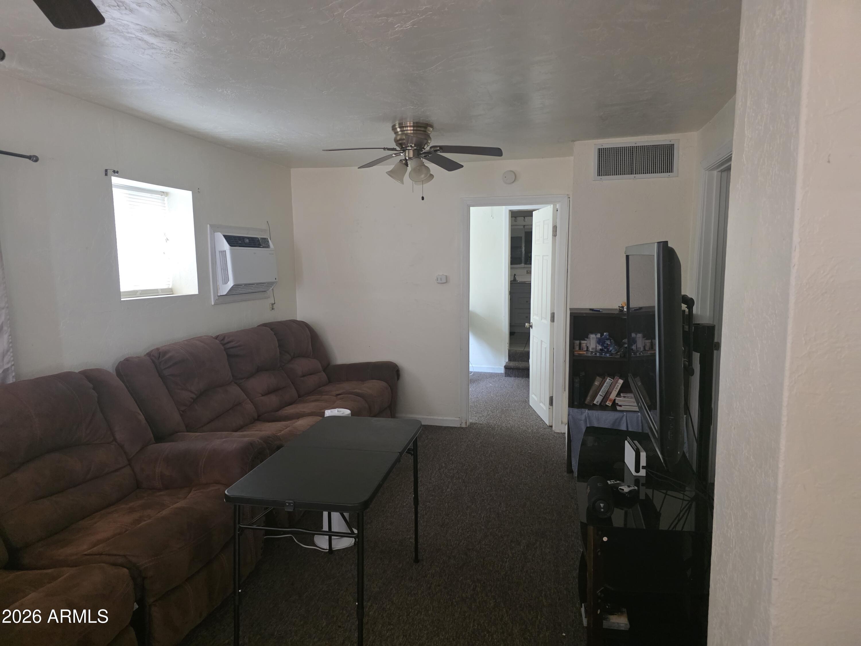 501 E MESQUITE Street