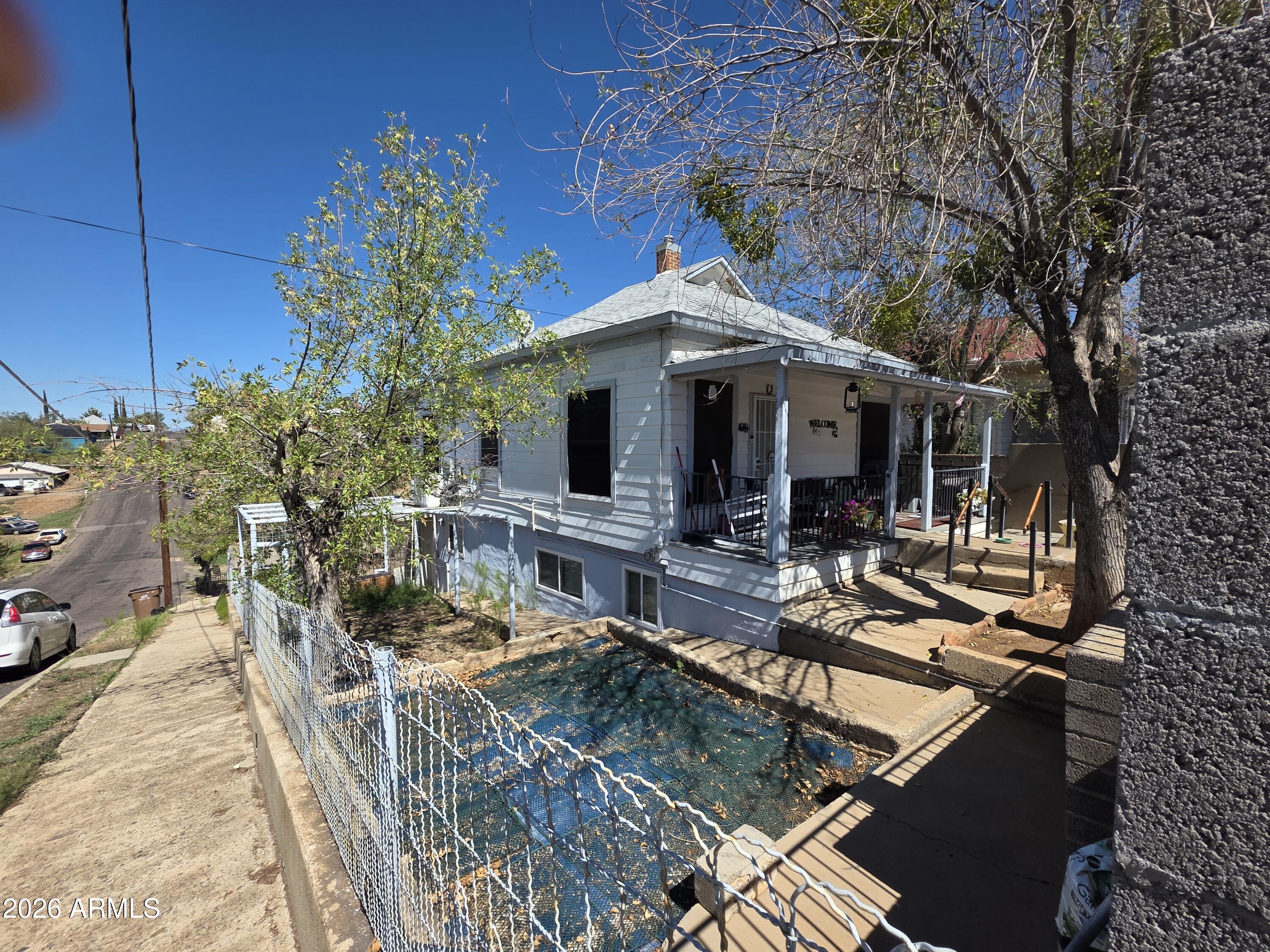 501 E MESQUITE Street