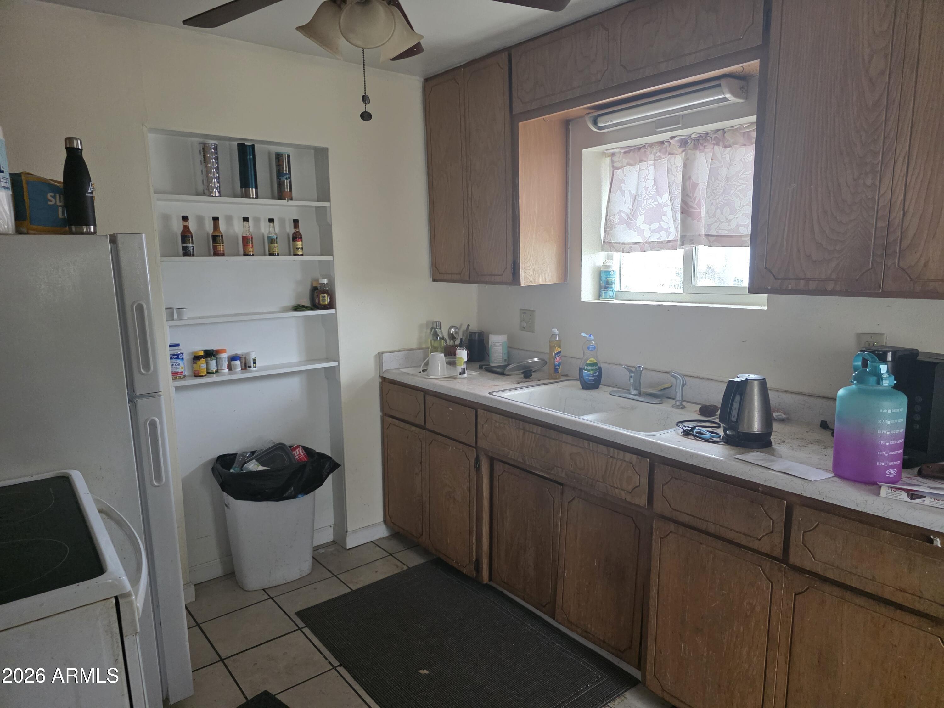 501 E MESQUITE Street