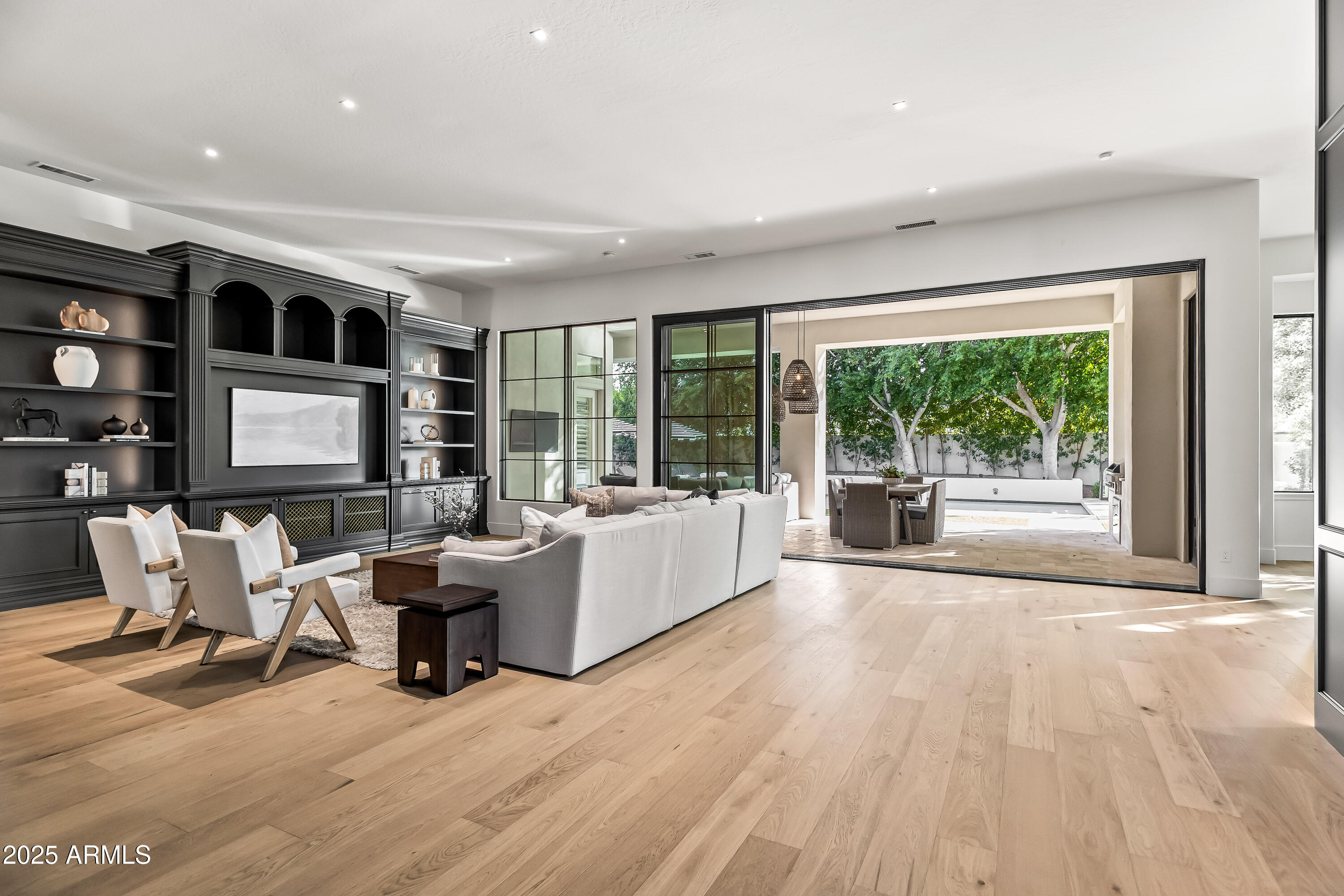 4901 E LAFAYETTE Boulevard