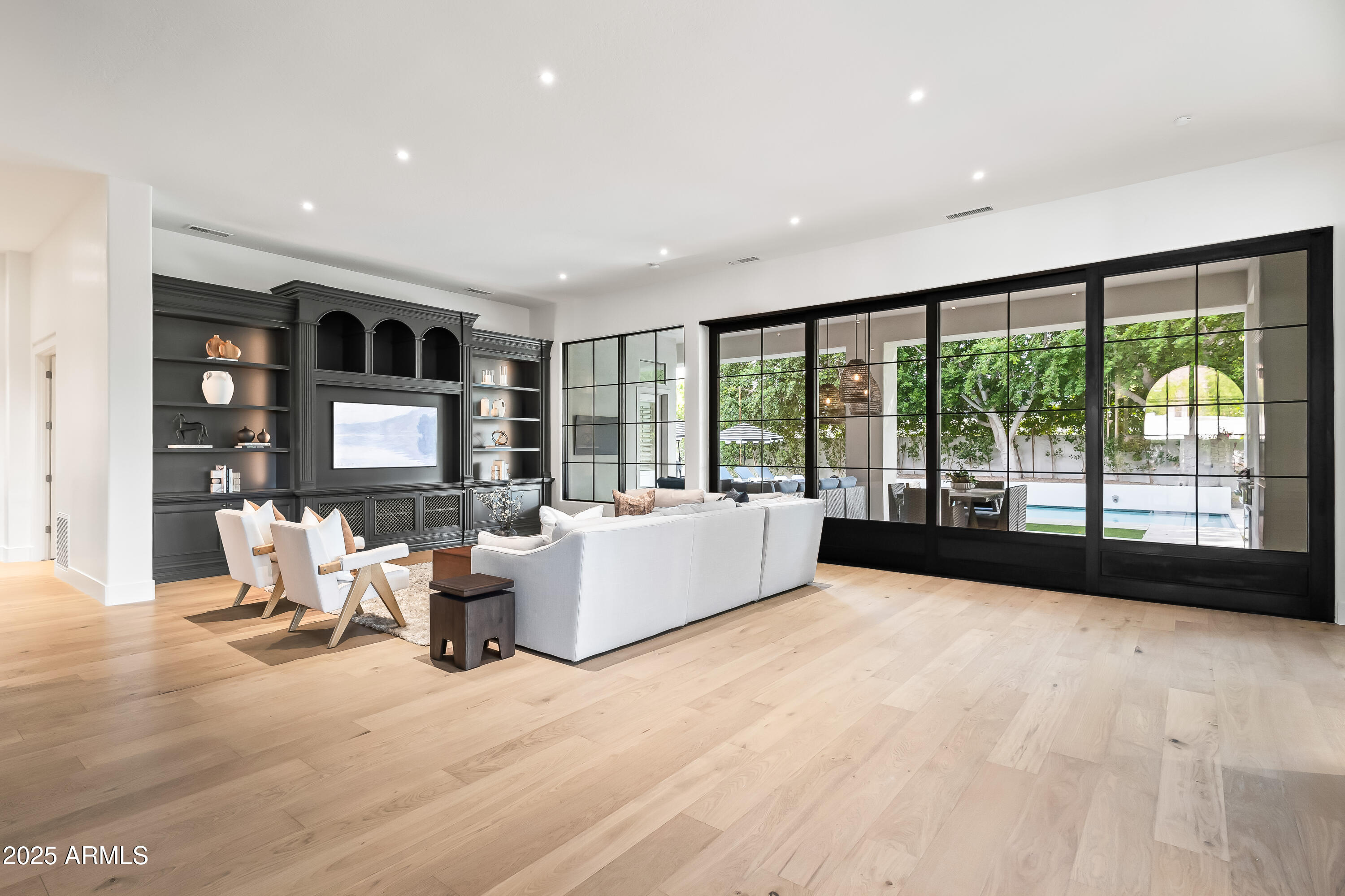 4901 E LAFAYETTE Boulevard