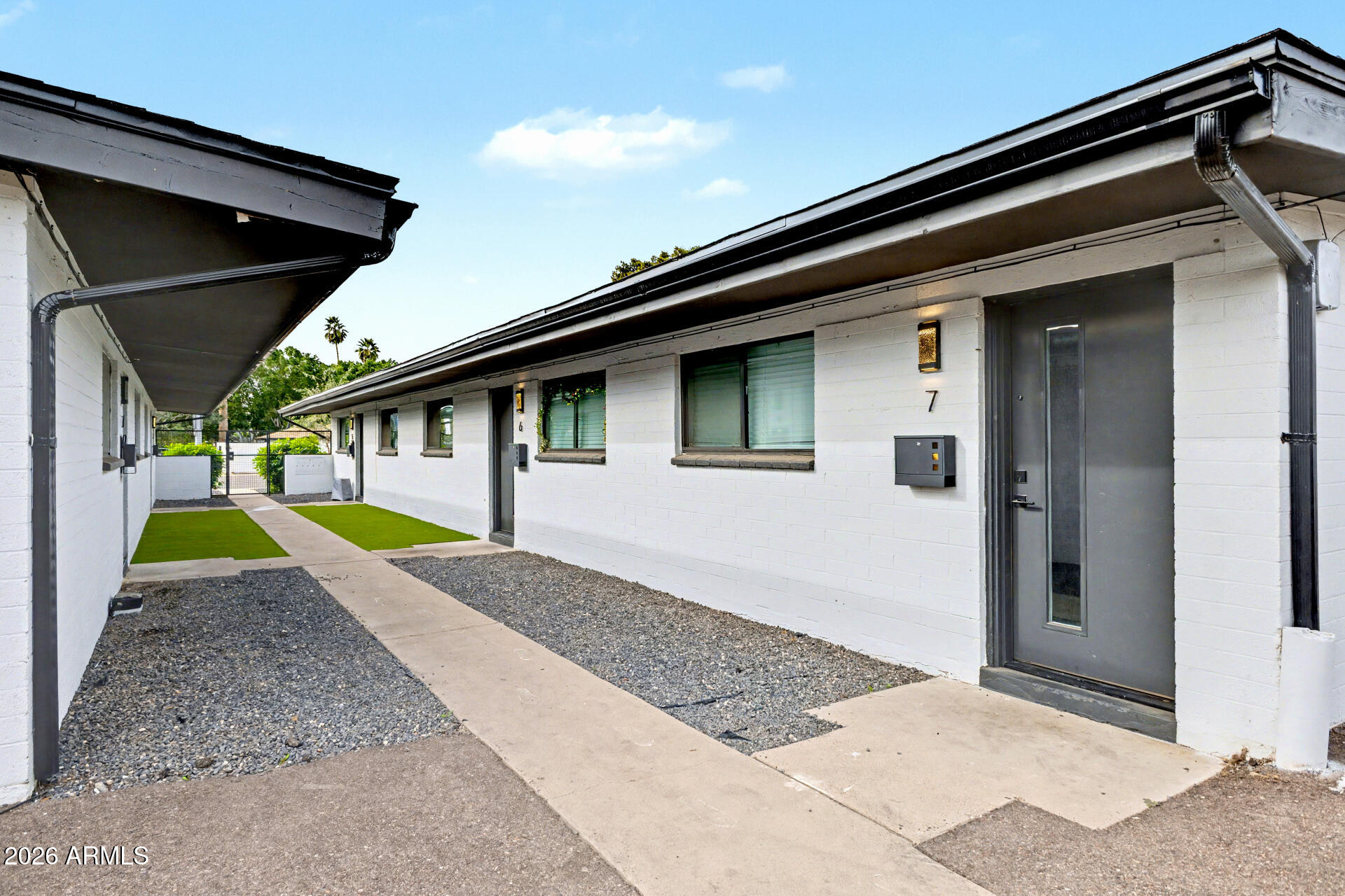 1605 E MONTEBELLO Avenue