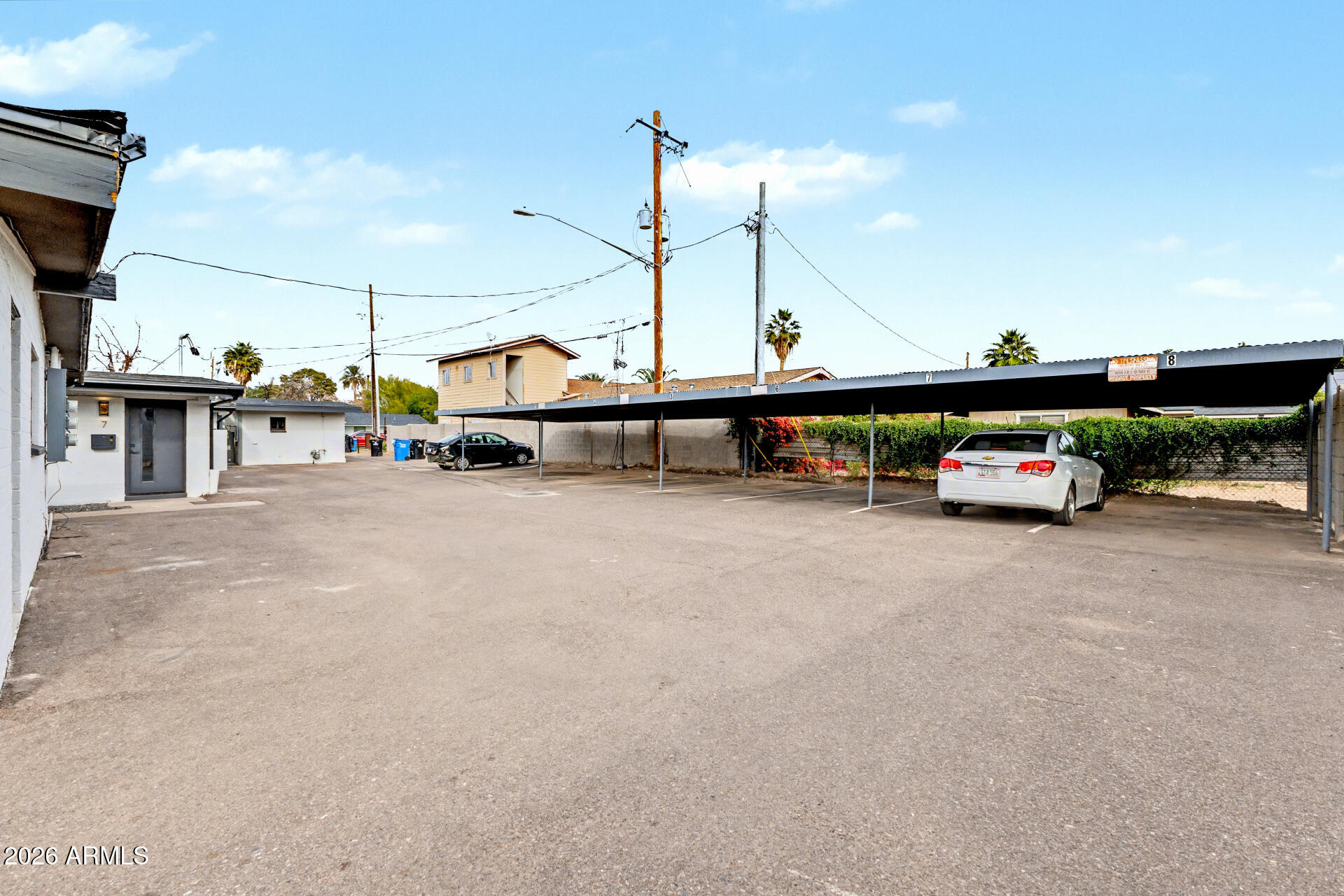 1605 E MONTEBELLO Avenue