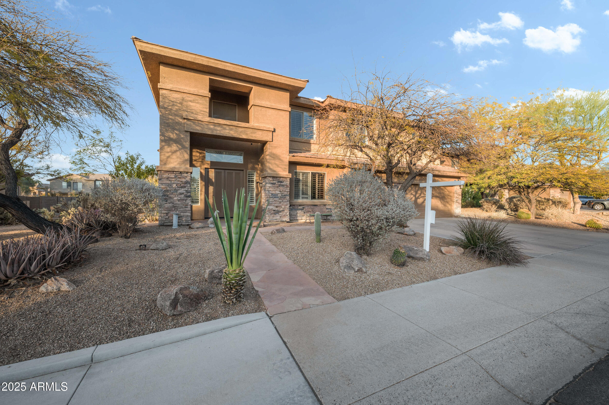 6102 E SONORAN Trail