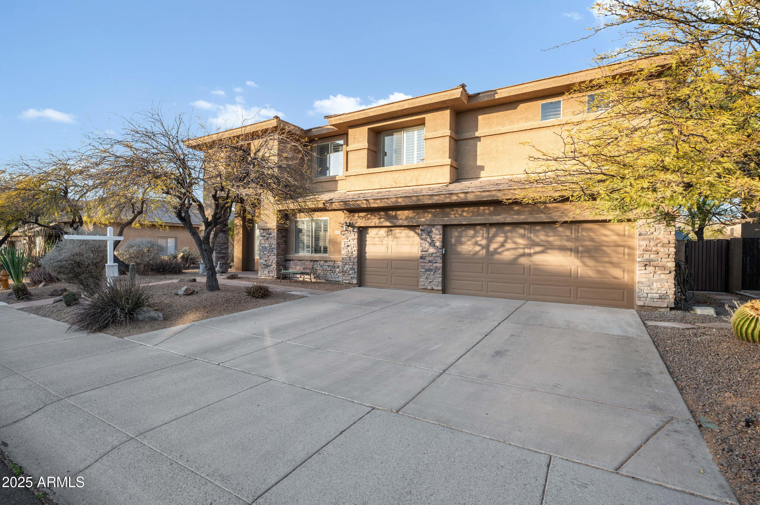 6102 E SONORAN Trail