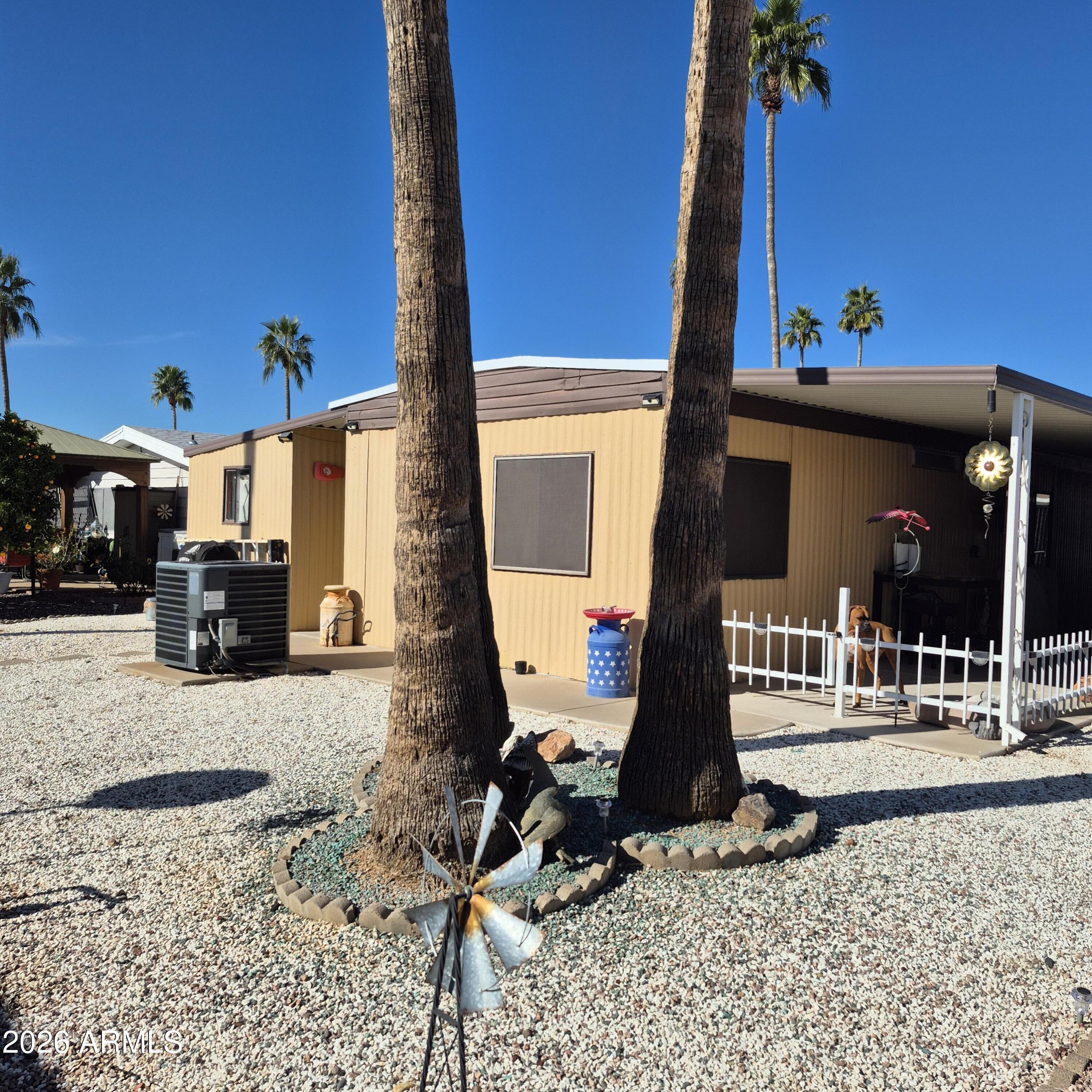 Holiday Palms - Residential
