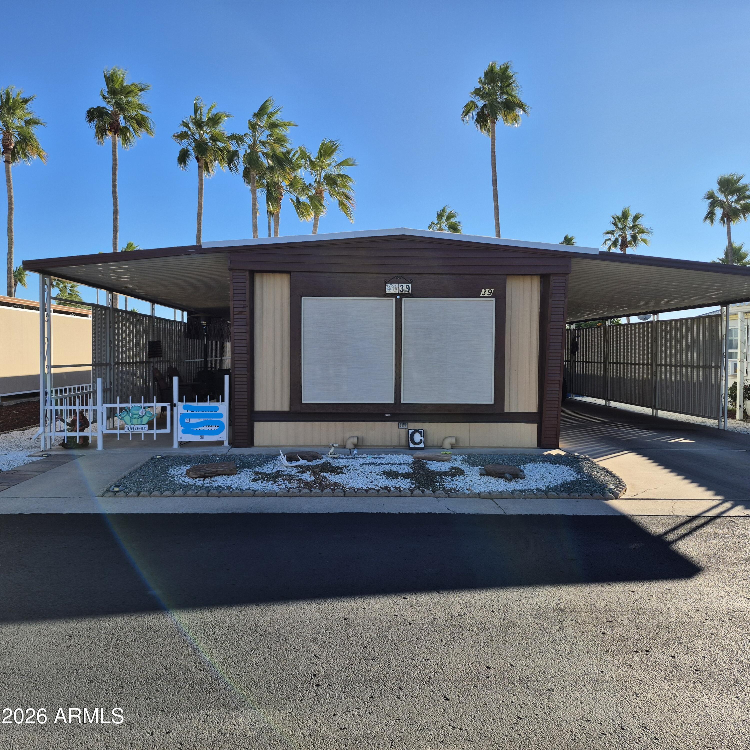 Holiday Palms - Residential
