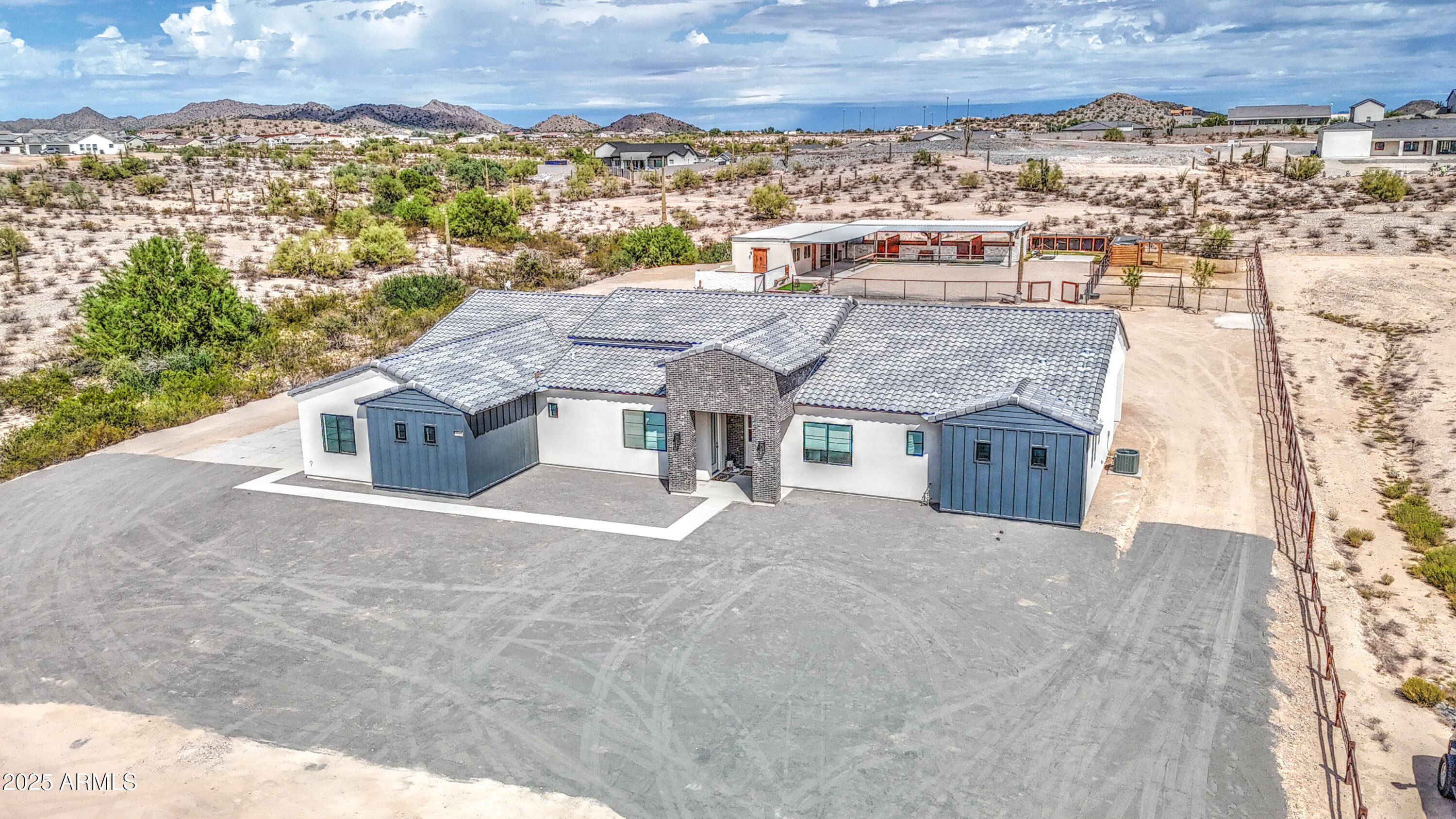 1360 W Catherine Lane