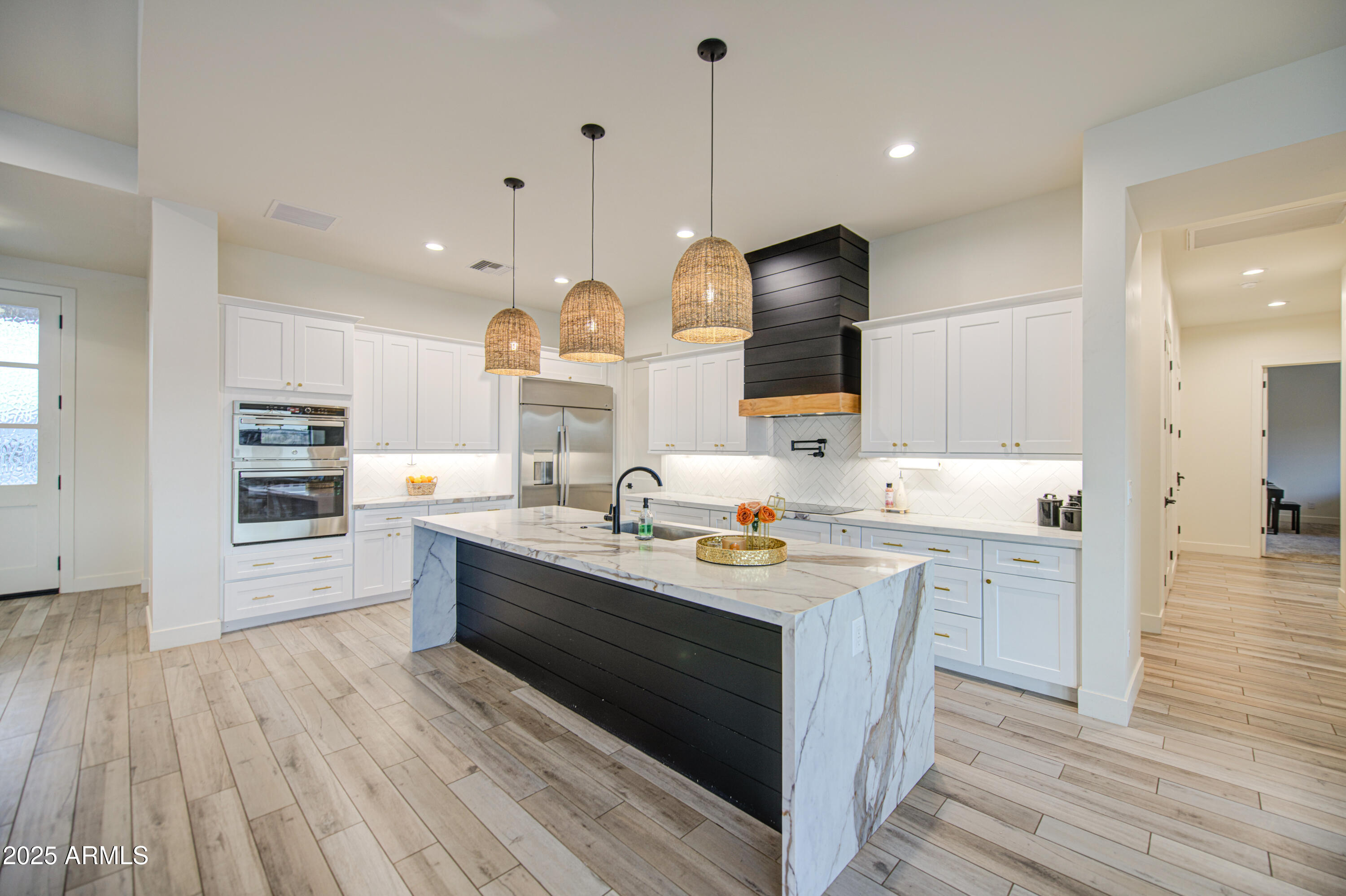 1360 W Catherine Lane
