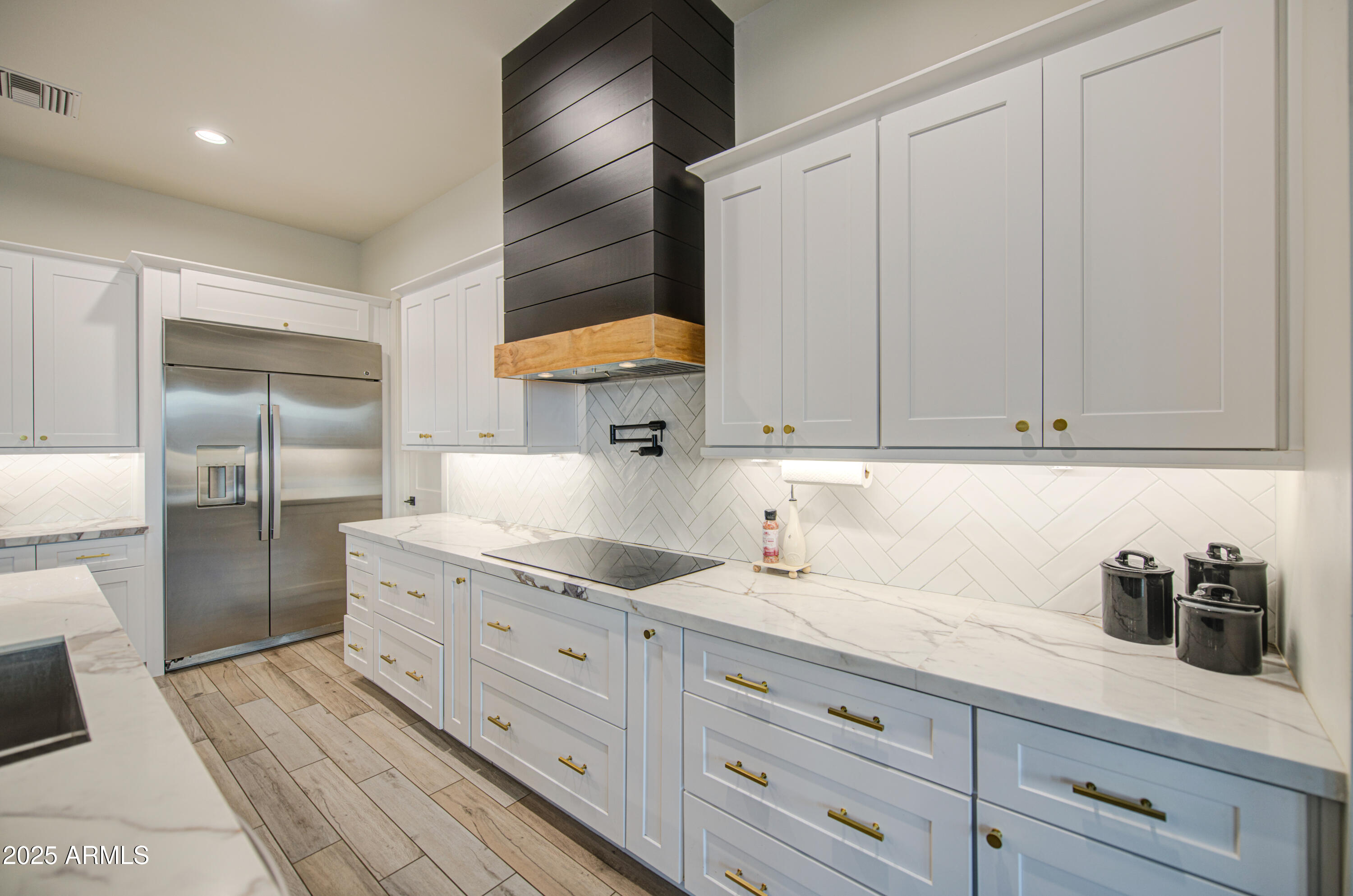 1360 W Catherine Lane