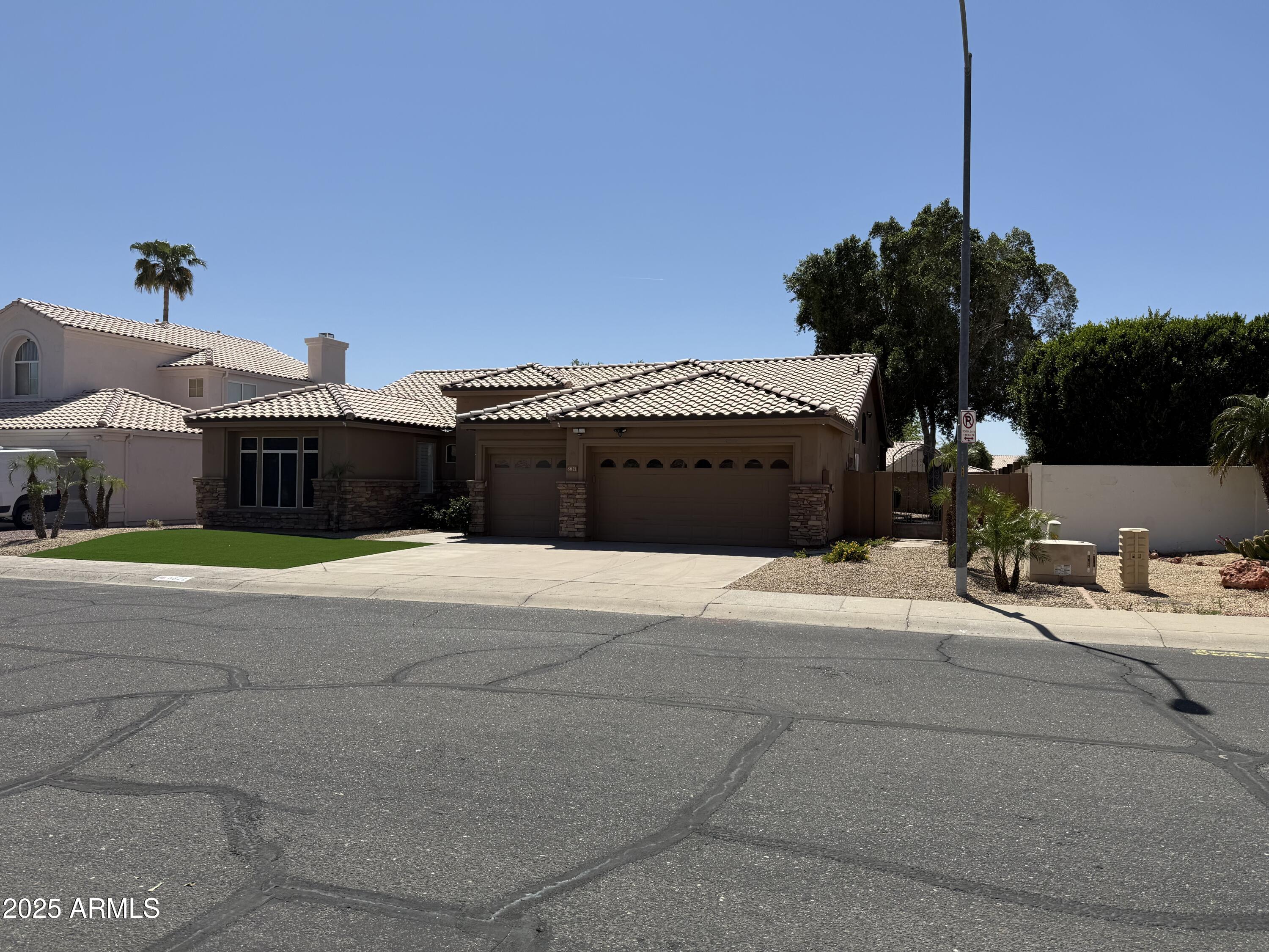6821 W DONALD Drive