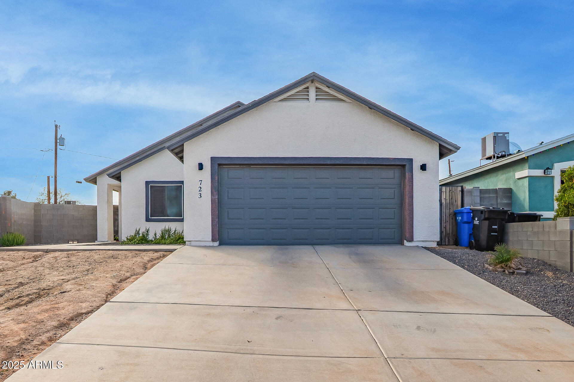 723 E DESERT Drive S