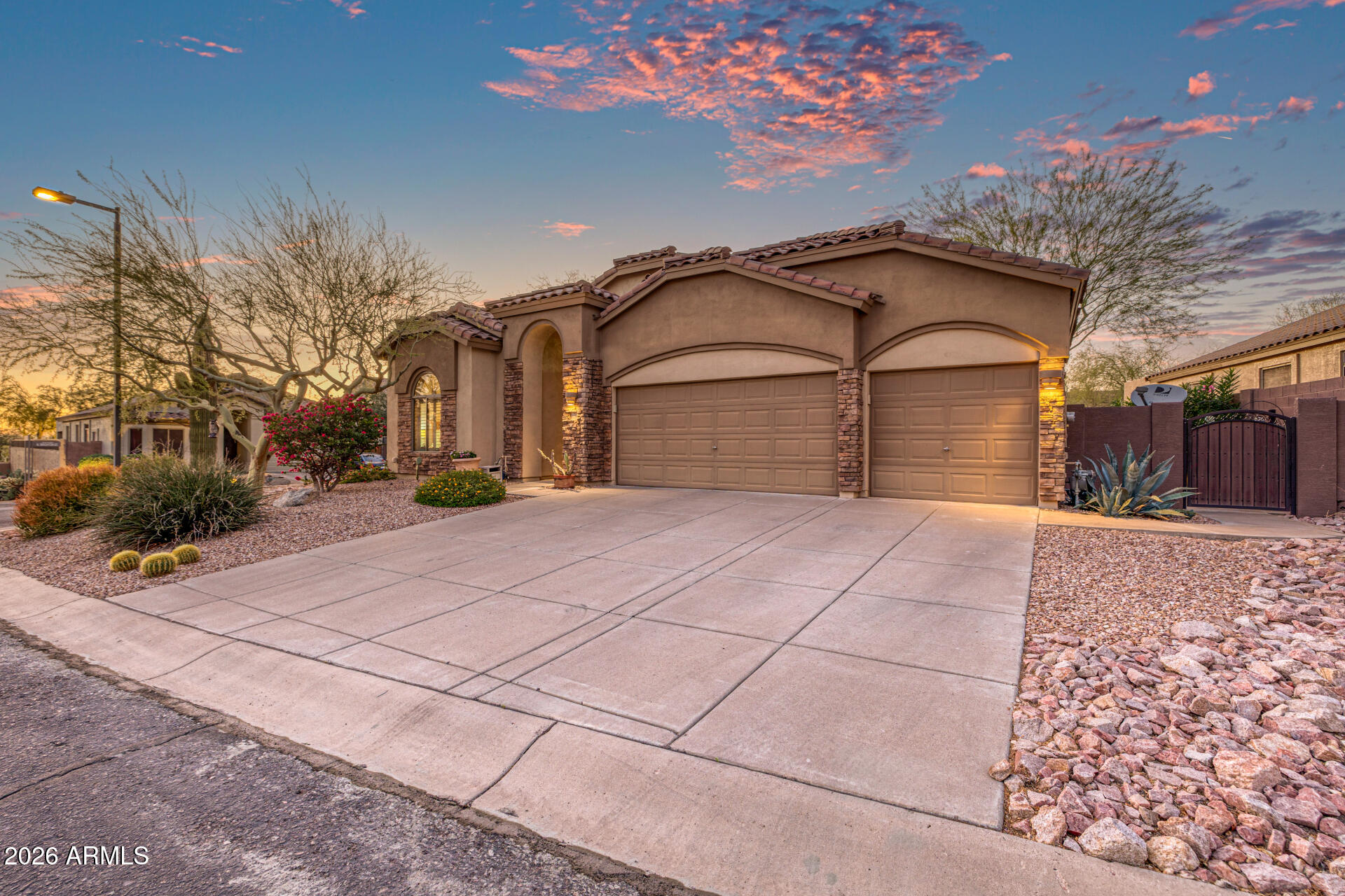 7024 E RUSSELL Street