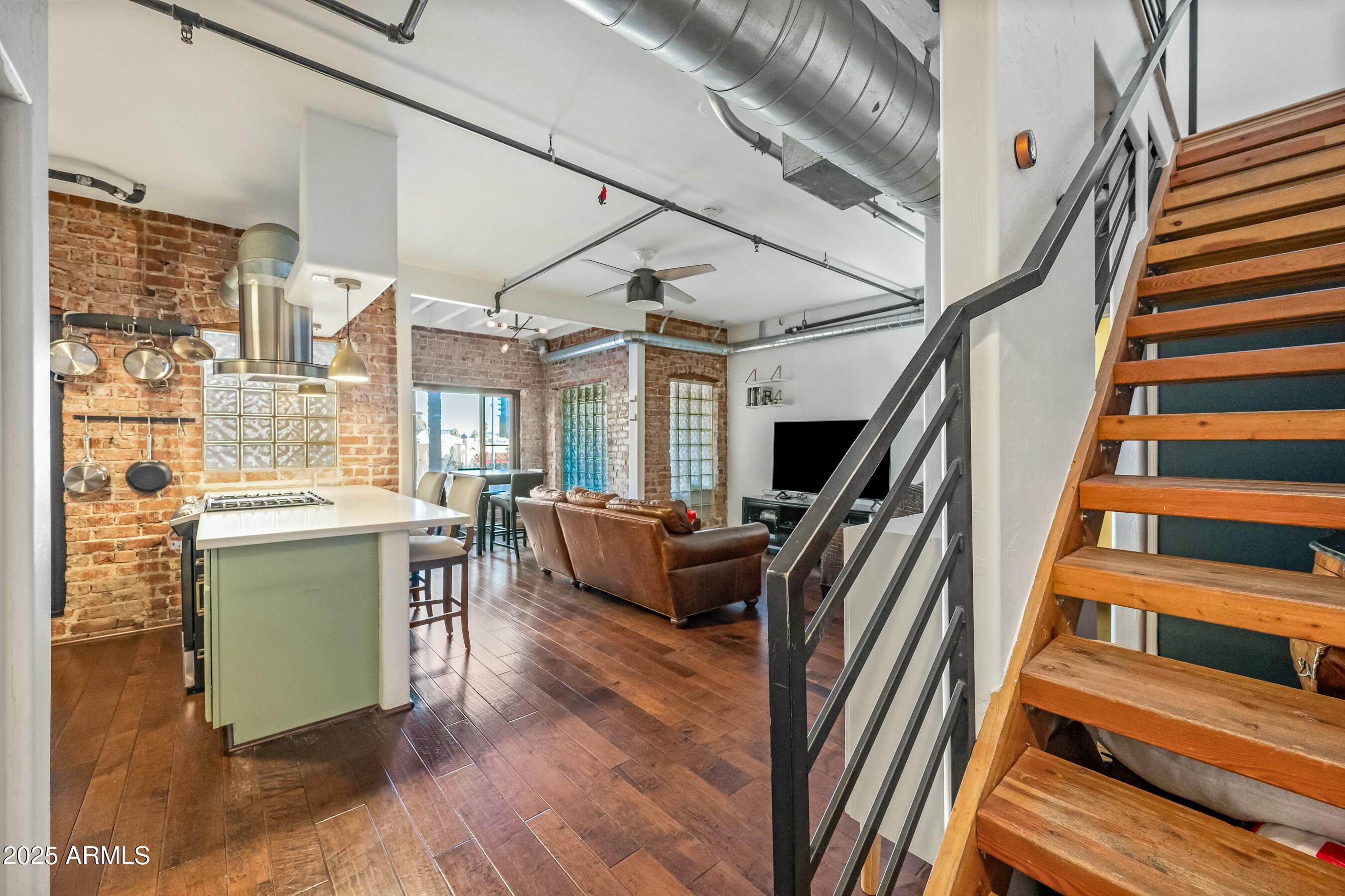 387 N 2ND Avenue 2E