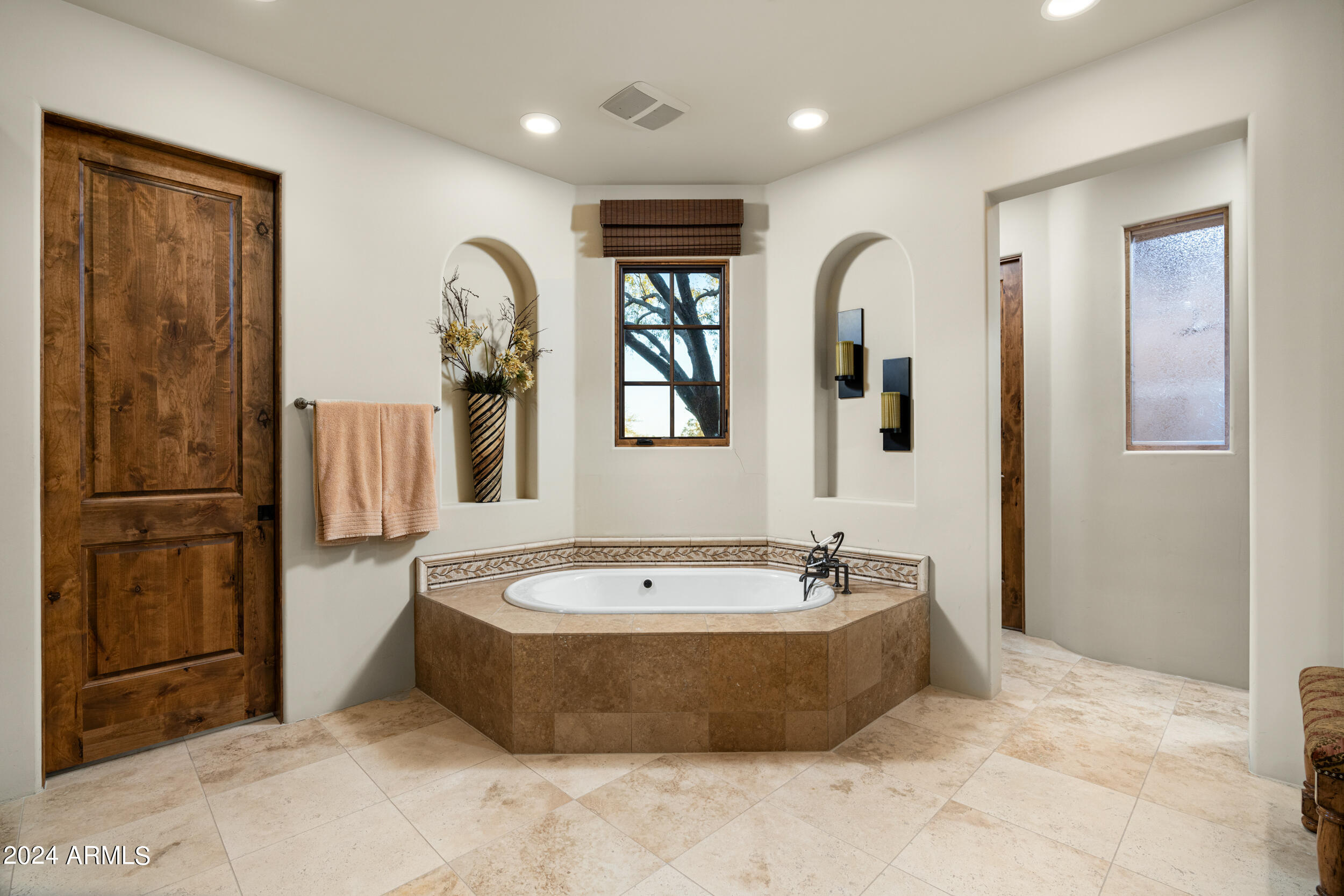 WHISPER ROCK - Residential