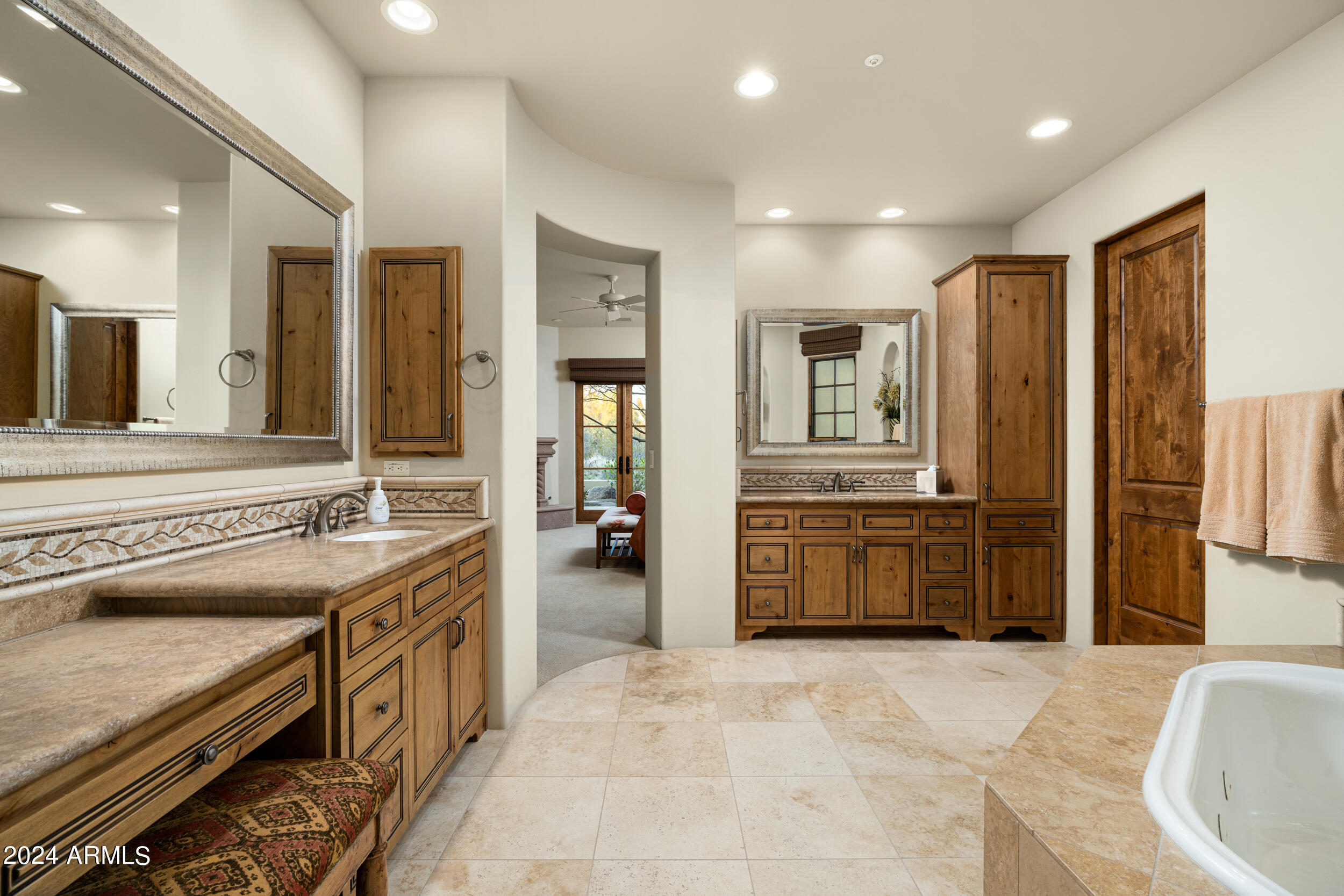 WHISPER ROCK - Residential