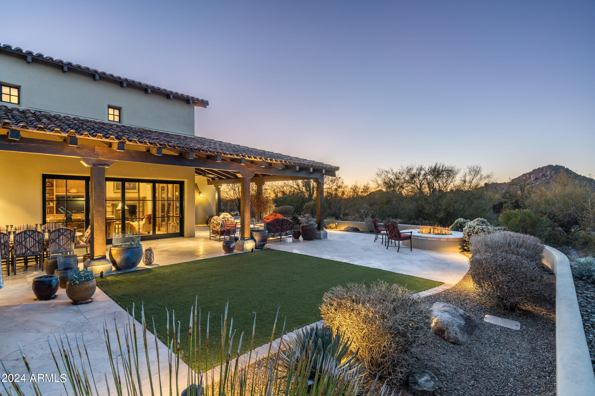 WHISPER ROCK - Residential