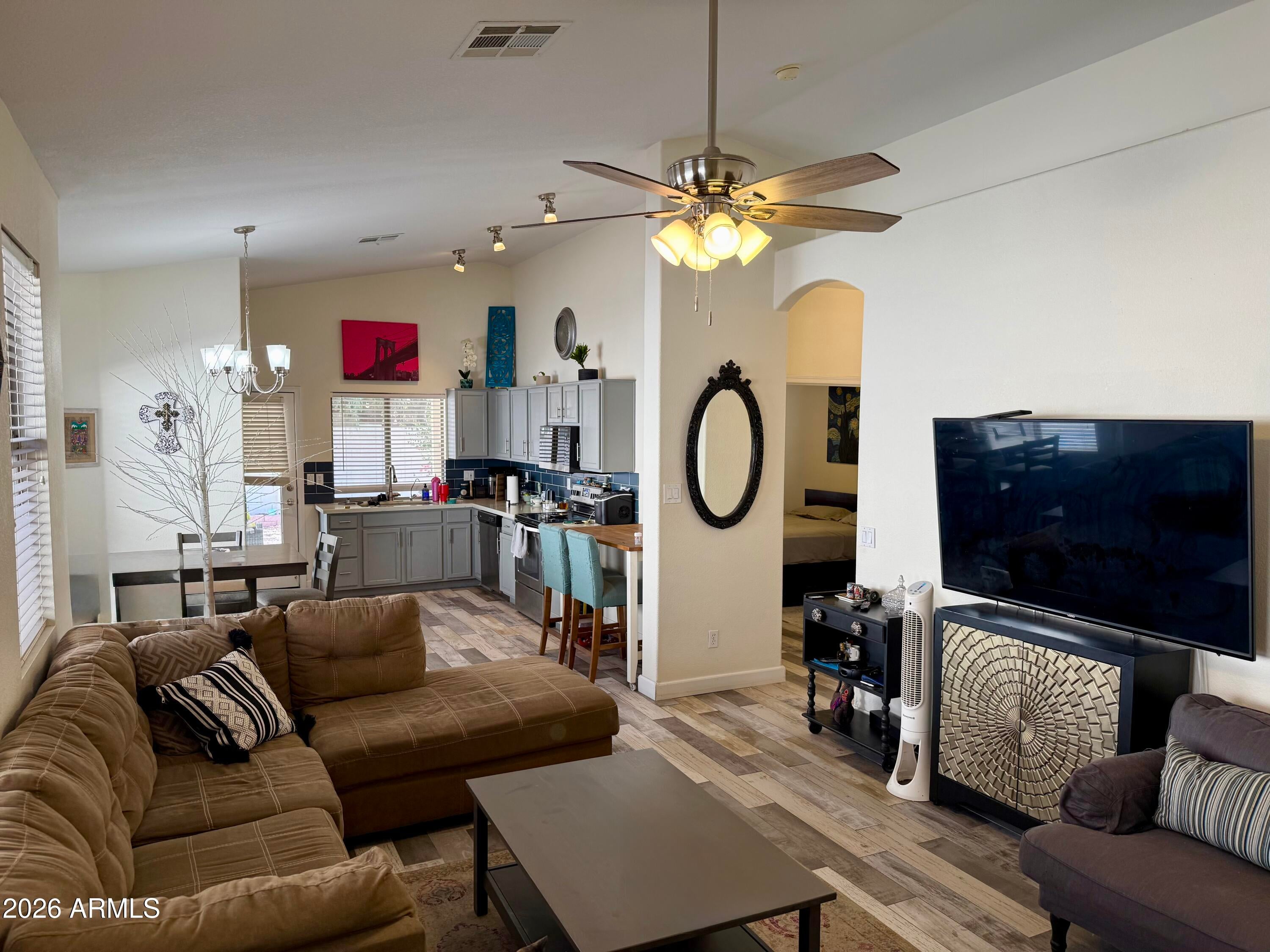 Properties 1 599 W COLT Road