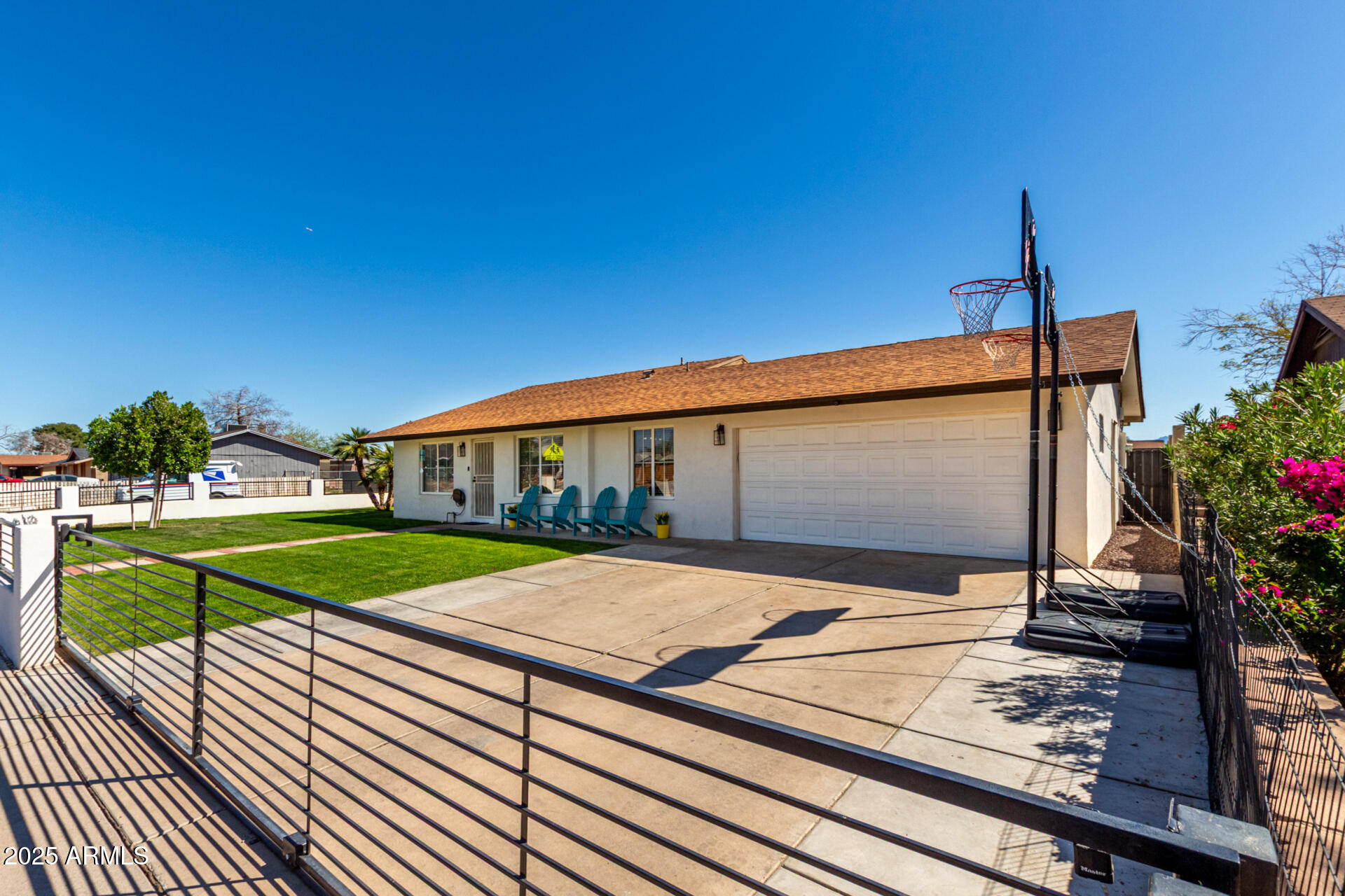 8901 W SELLS Drive
