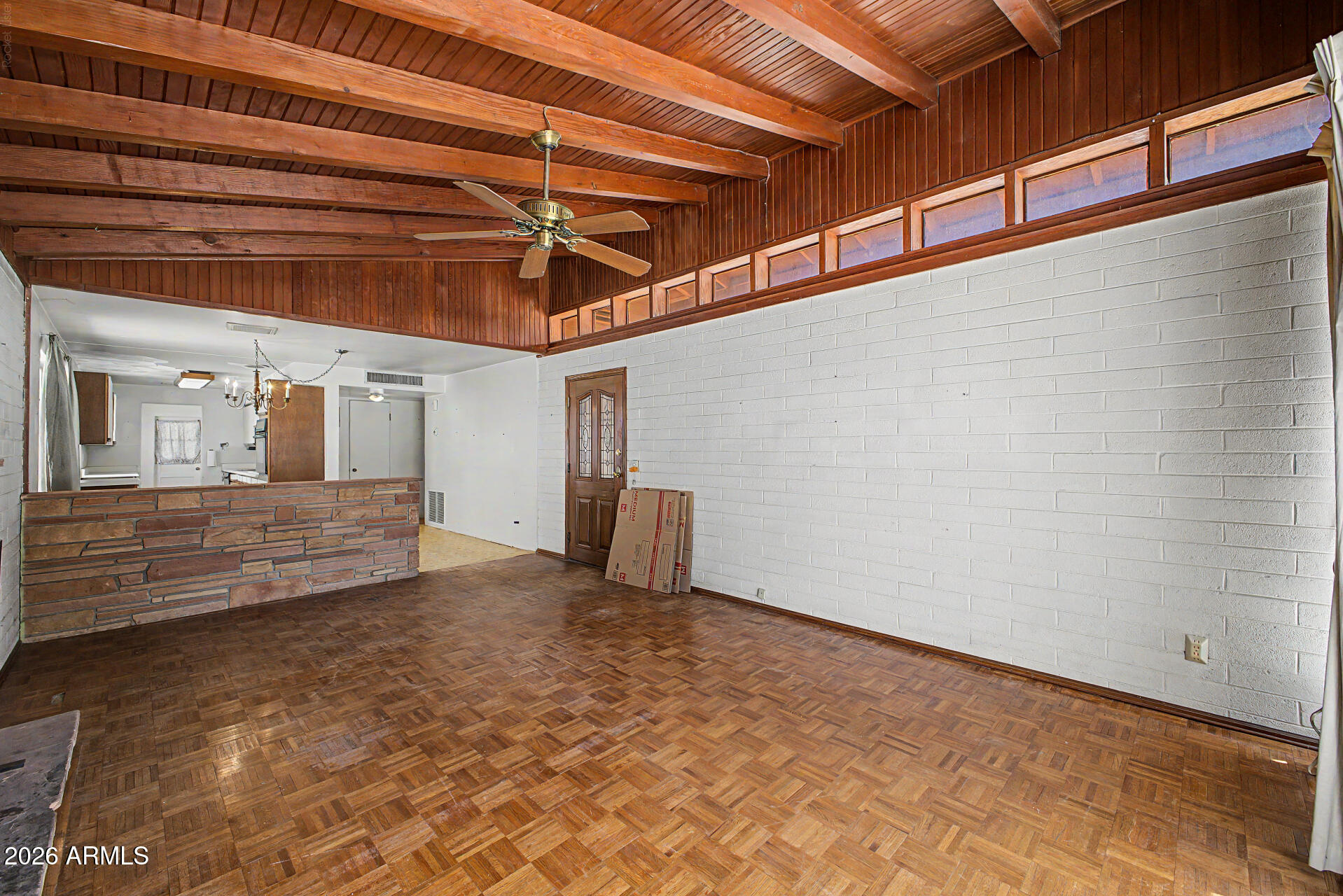 835 N ROBSON --