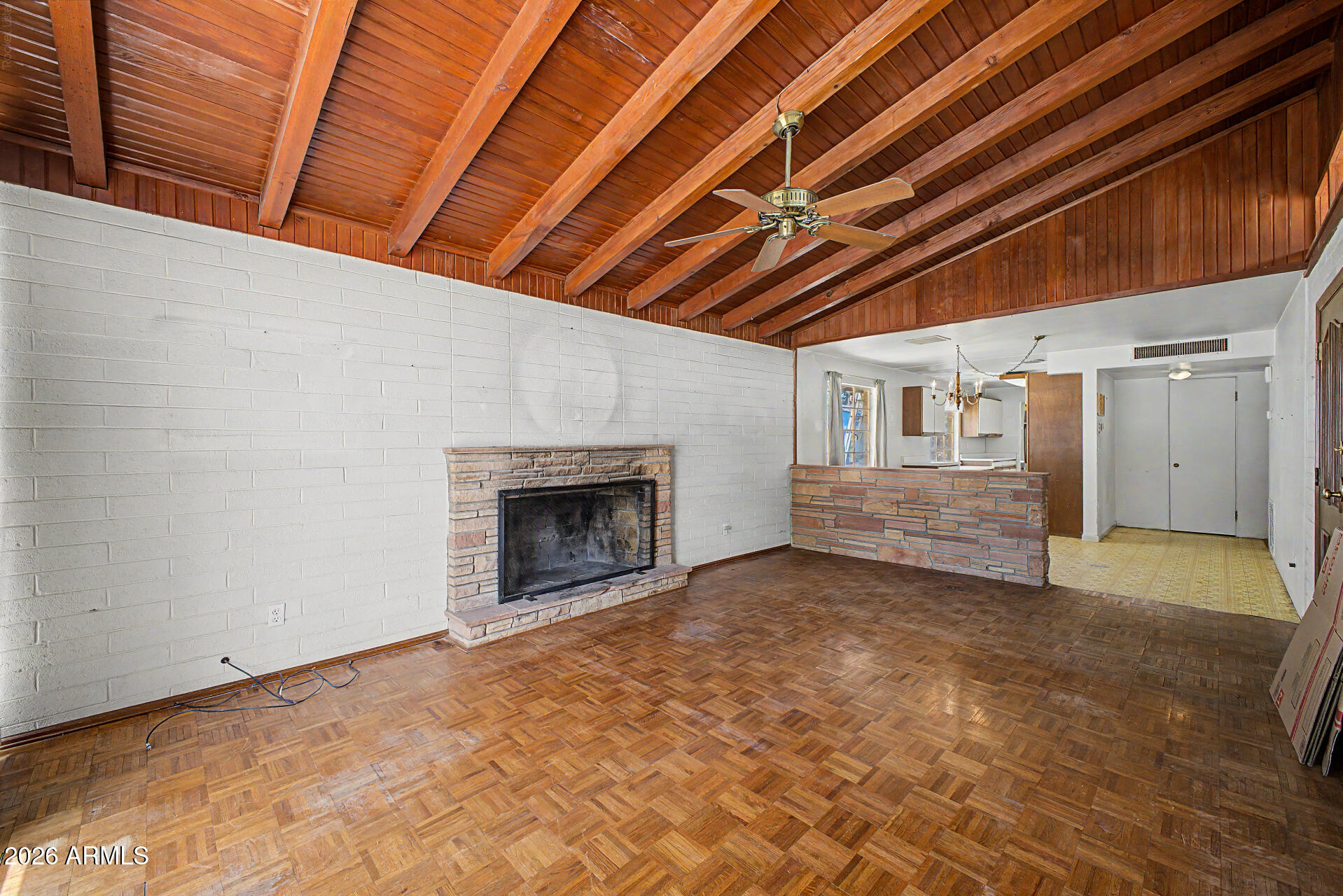 835 N ROBSON --