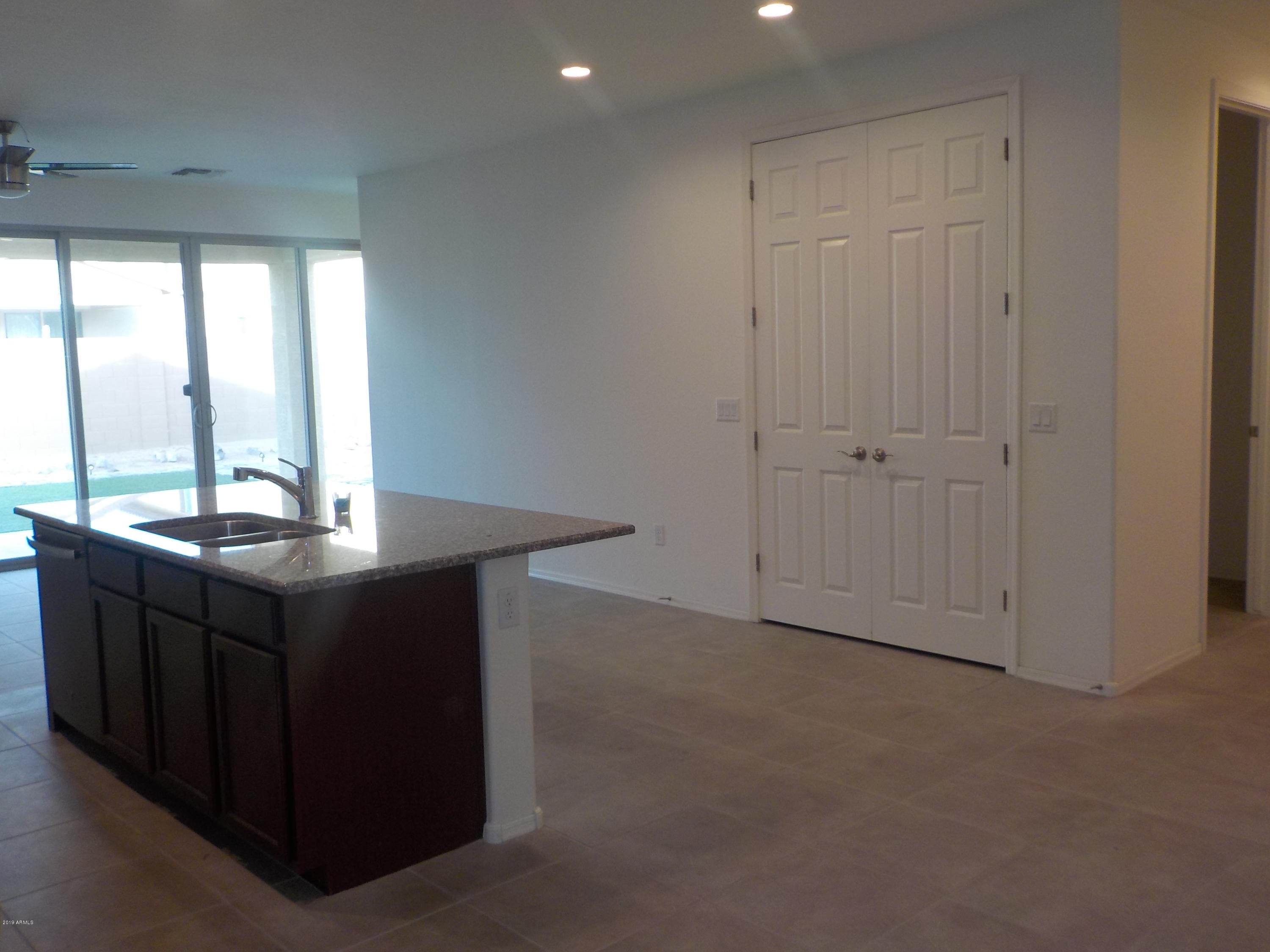 918 E LOCUST Lane