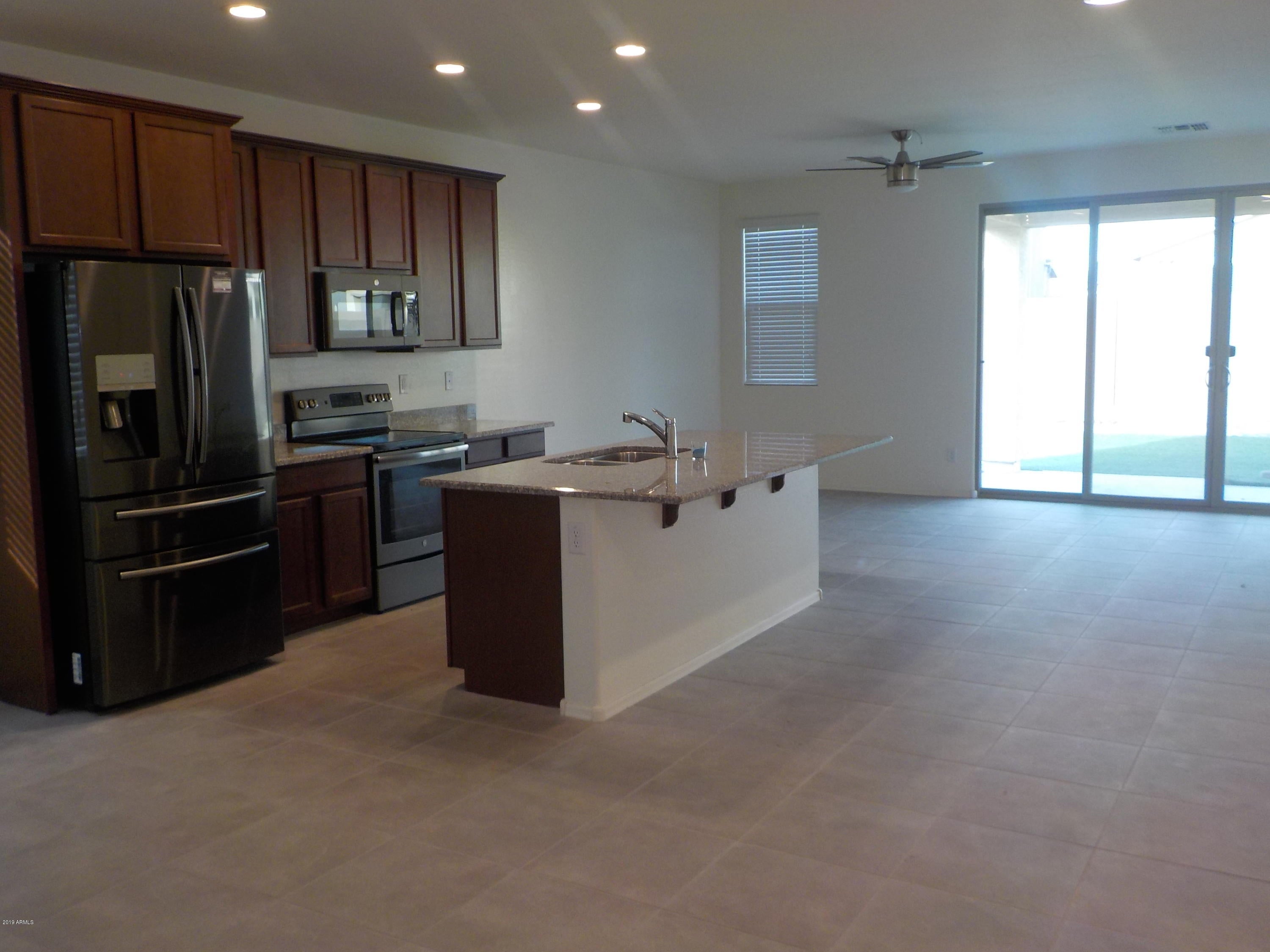 918 E LOCUST Lane