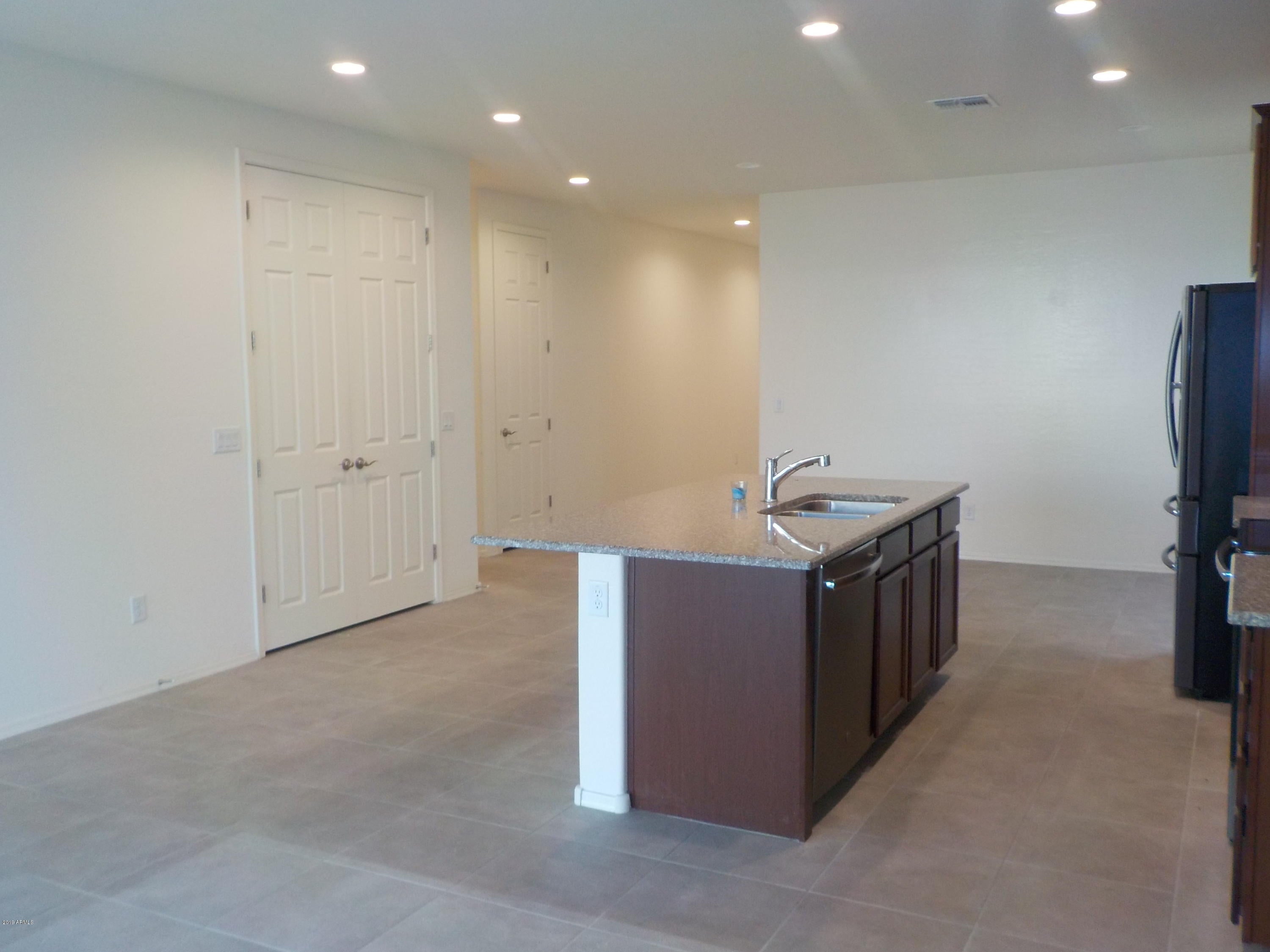 918 E LOCUST Lane