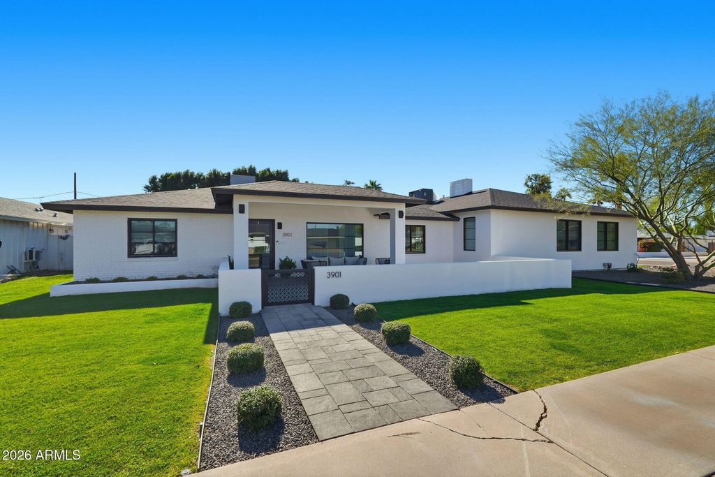 Photo of 3901 E Weldon Avenue, Phoenix, AZ 85018 (MLS # 6977235)