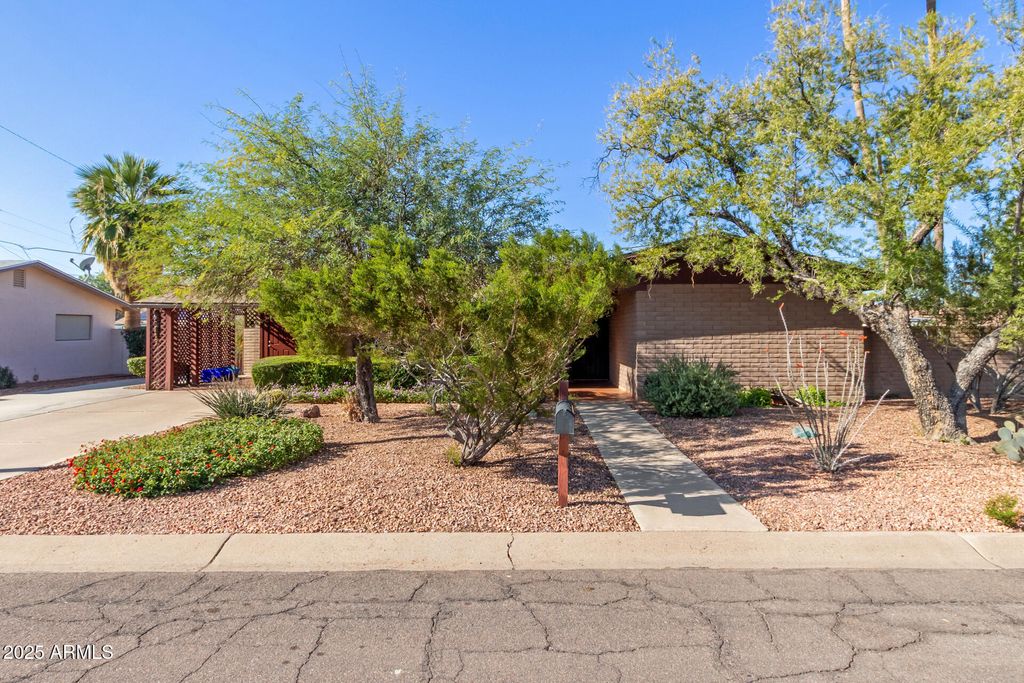 Photo of 320 E Orange Drive, Casa Grande, AZ 85122 (MLS # 6953244)