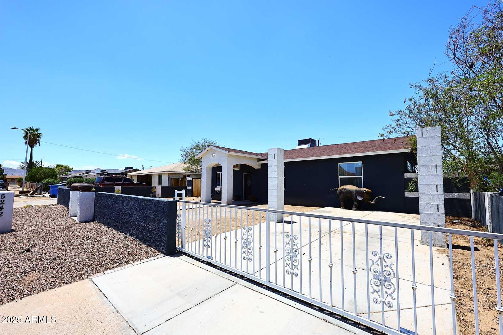 Homes 1 5242 S 12th Avenue
