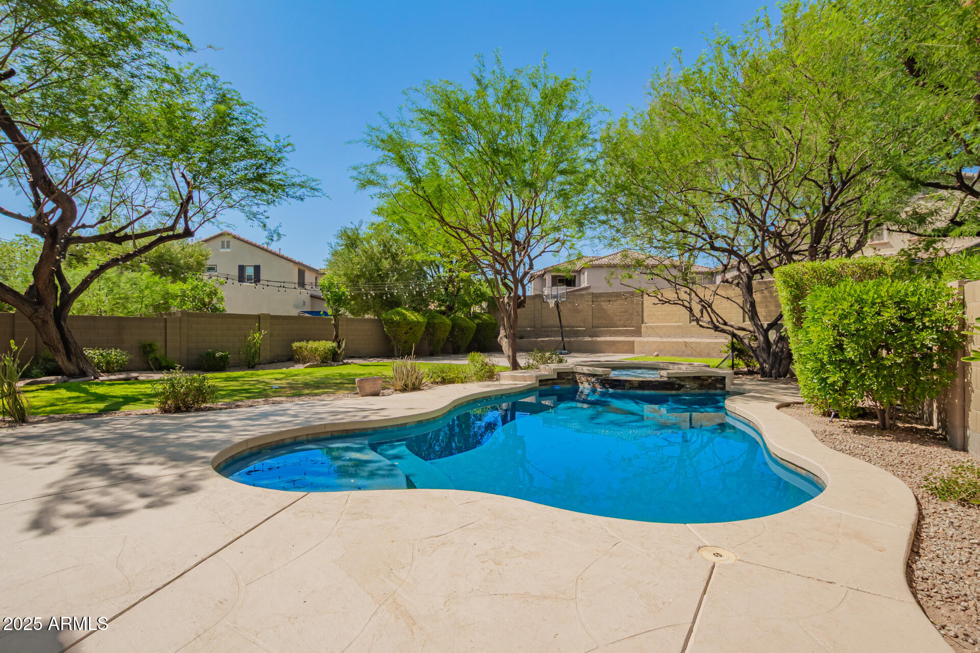 3818 E QUAIL Avenue