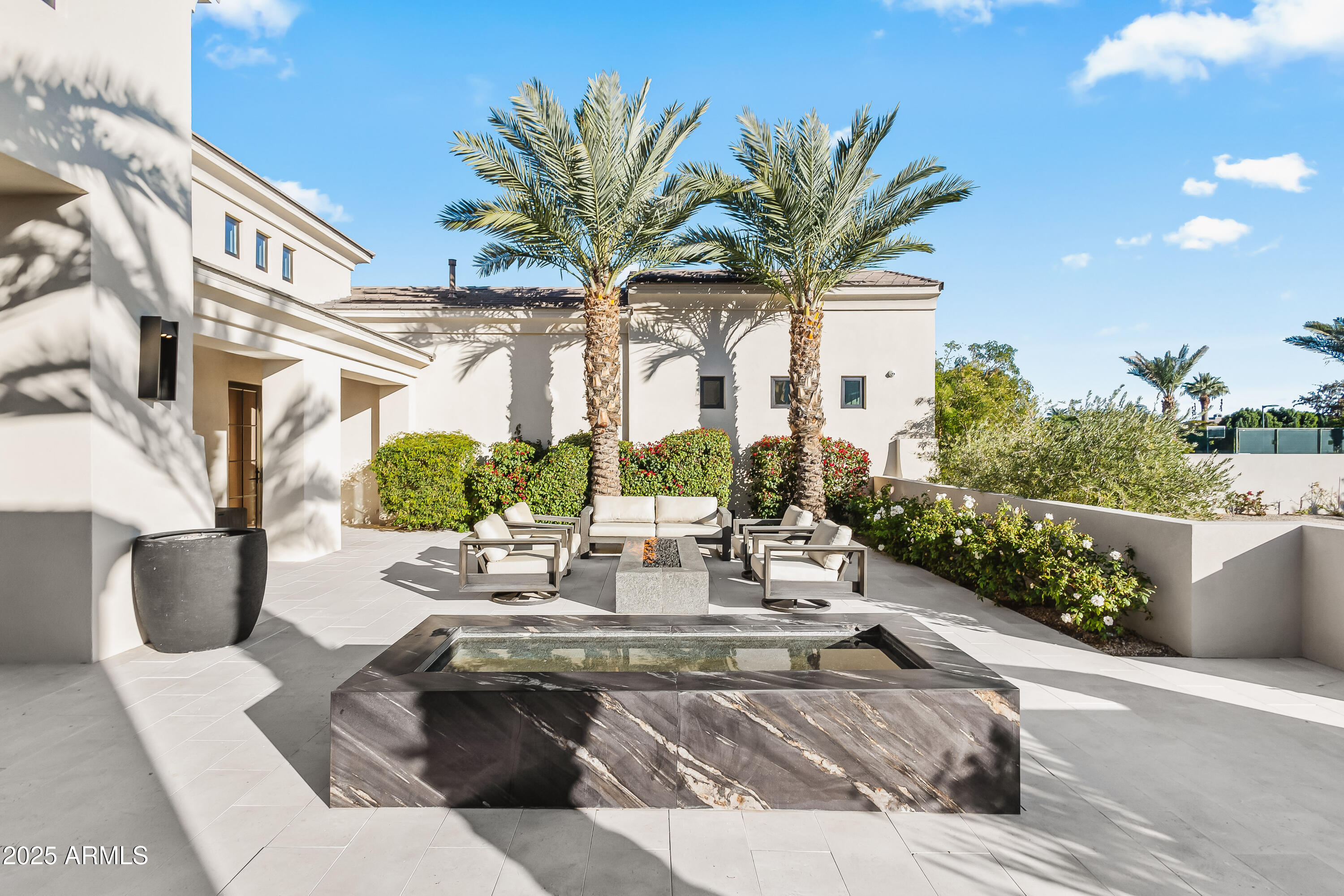 6830 E HUMMINGBIRD Lane