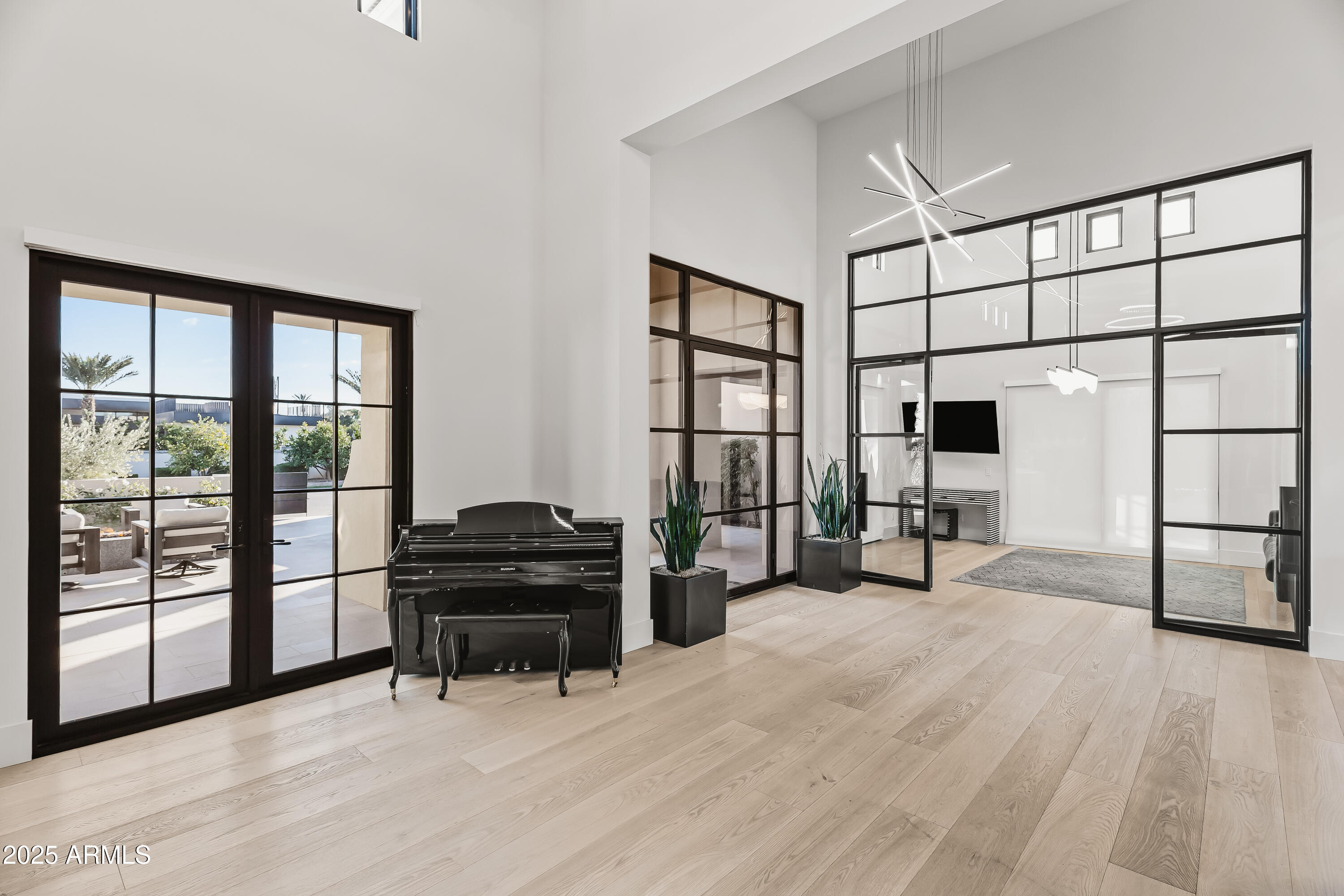 6830 E HUMMINGBIRD Lane