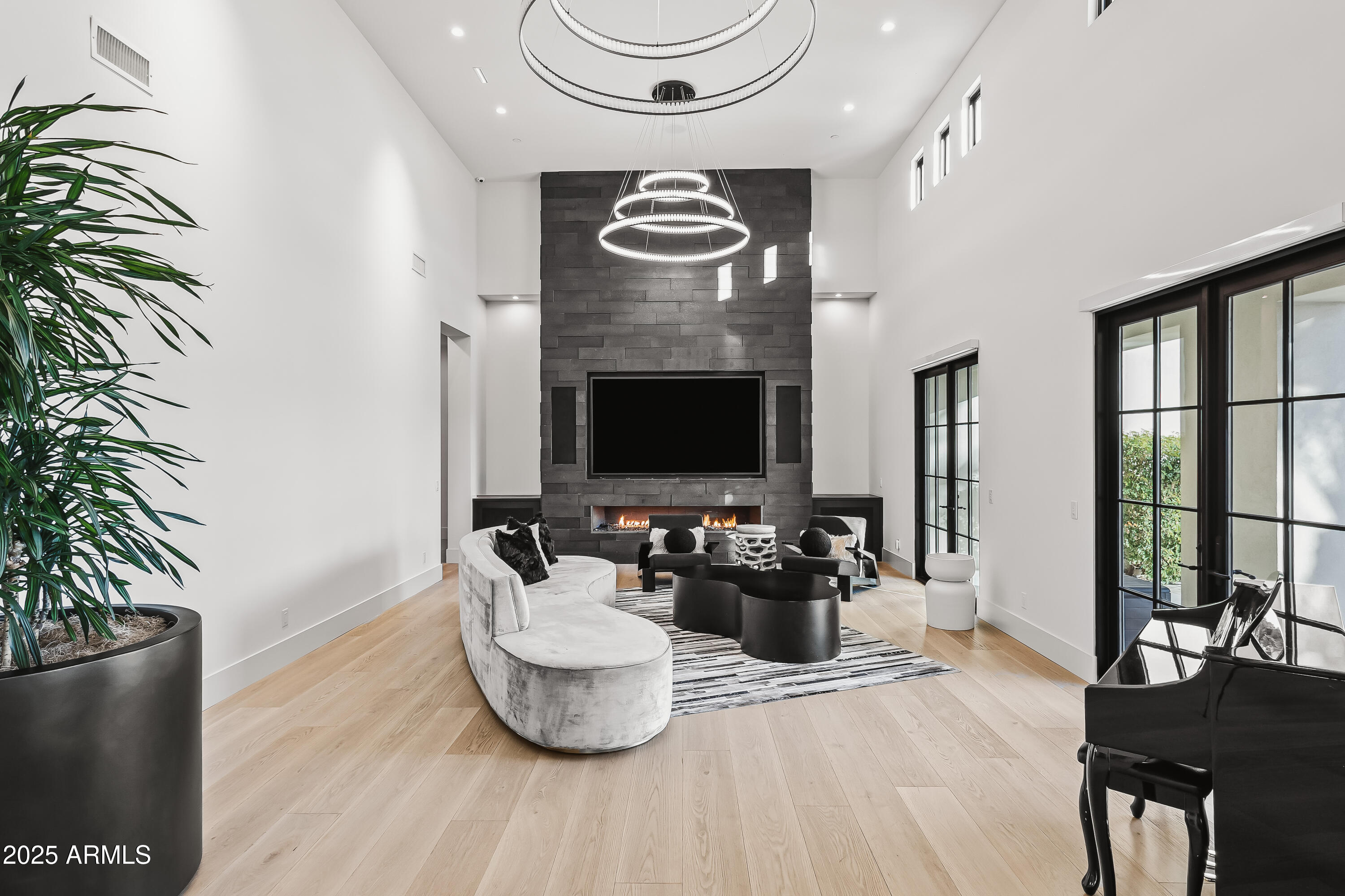 6830 E HUMMINGBIRD Lane