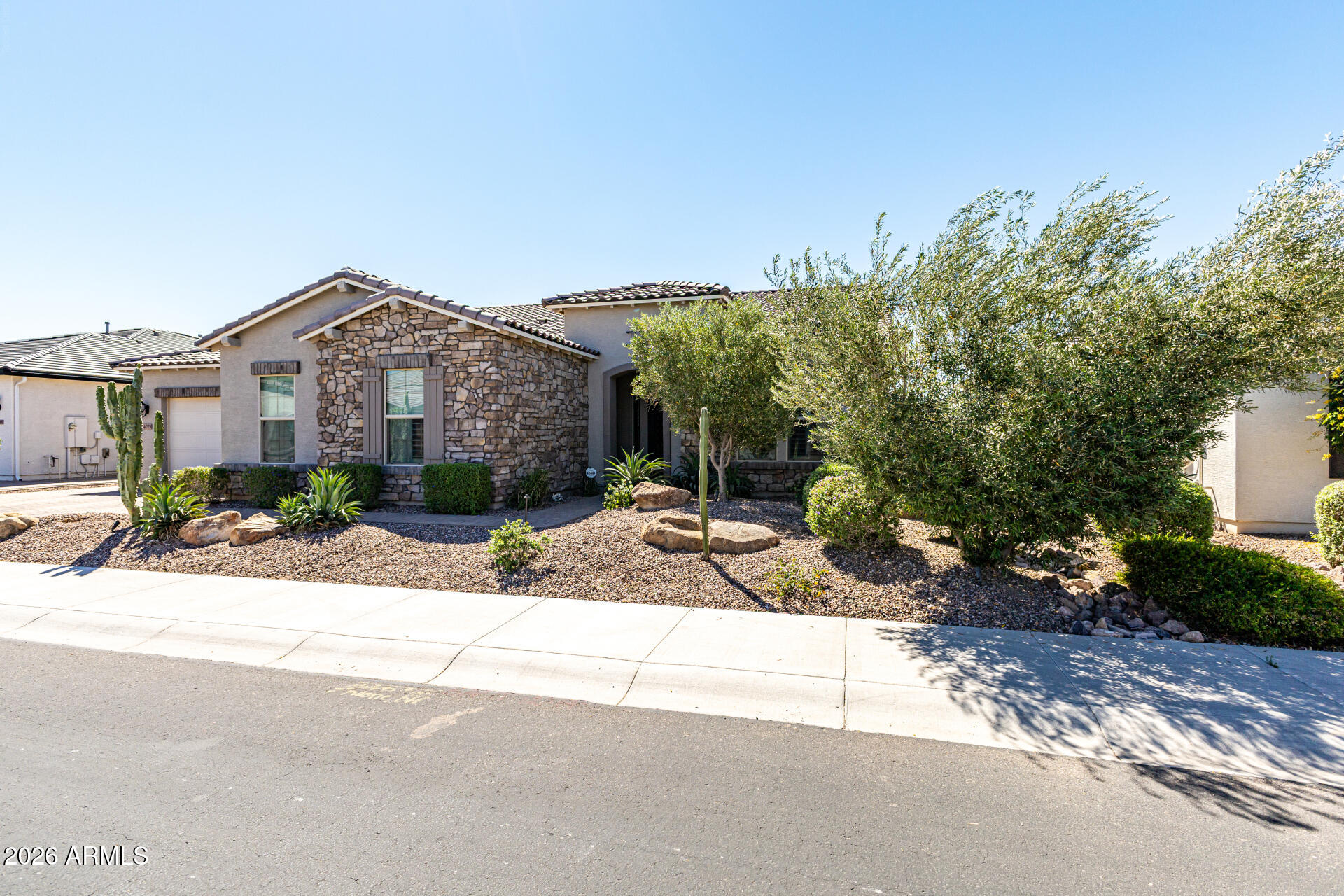 4075 E GRAND CANYON Drive