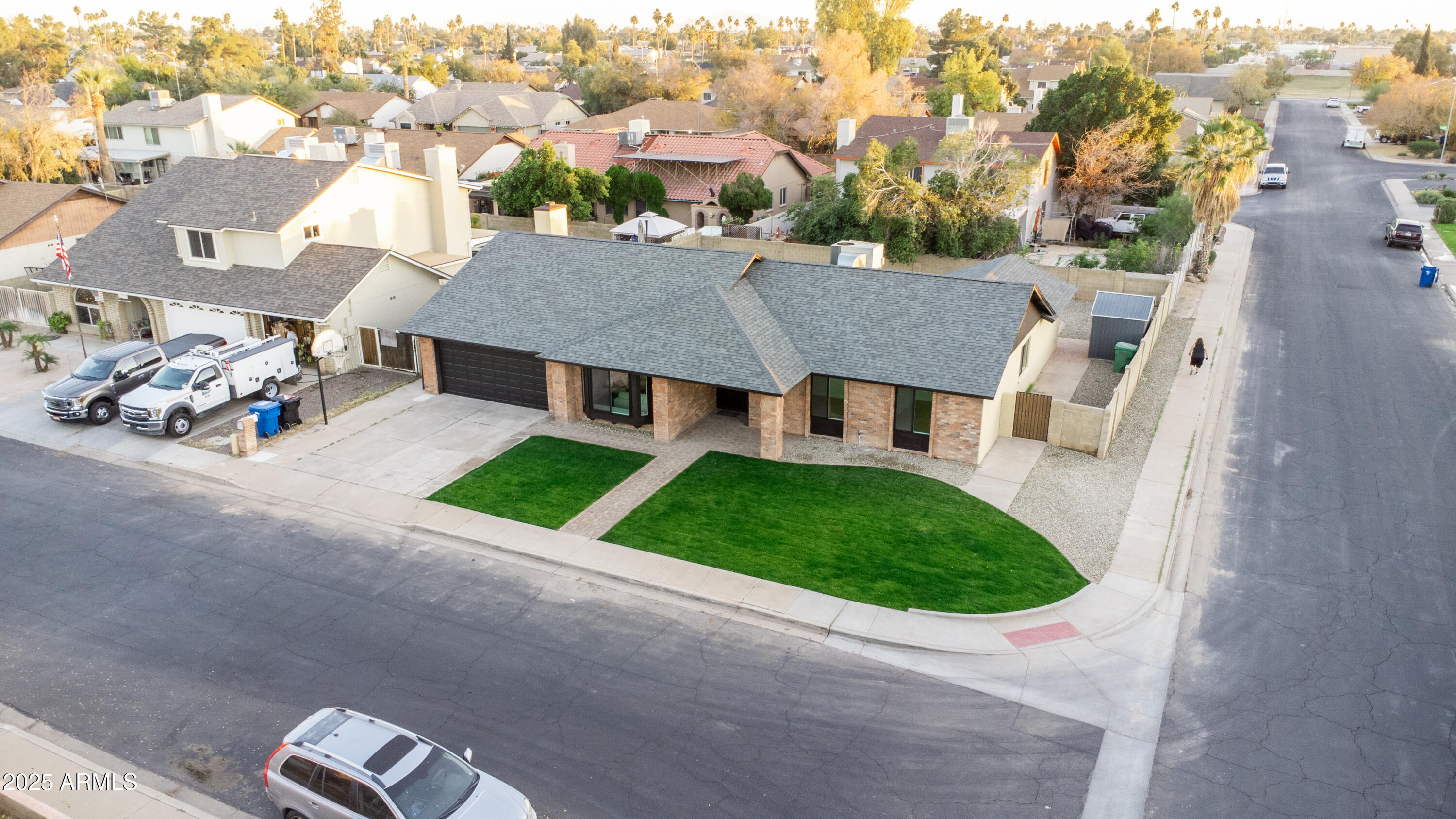 1123 W MENDOZA Avenue