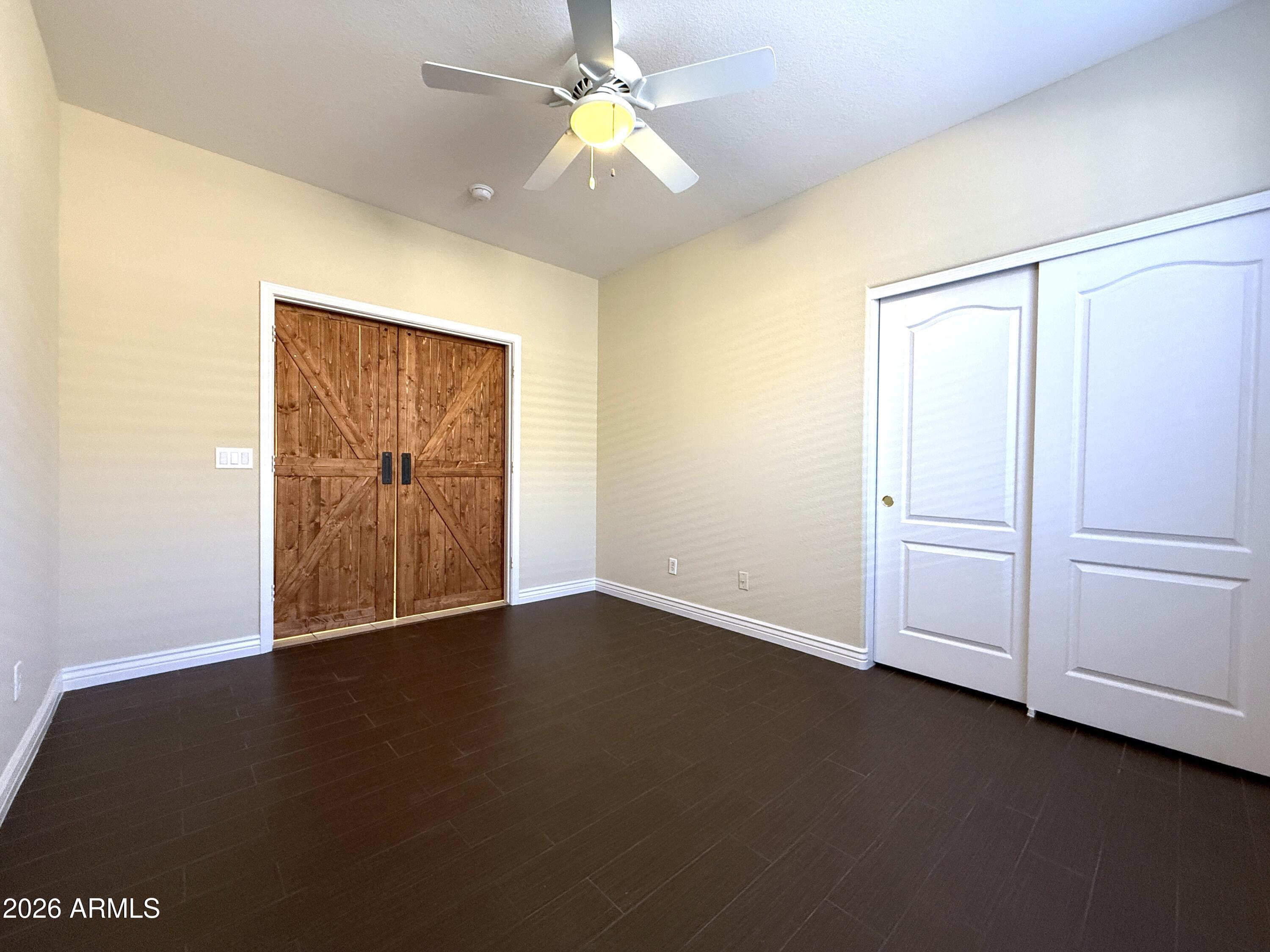 1819 W NIGHTHAWK Way