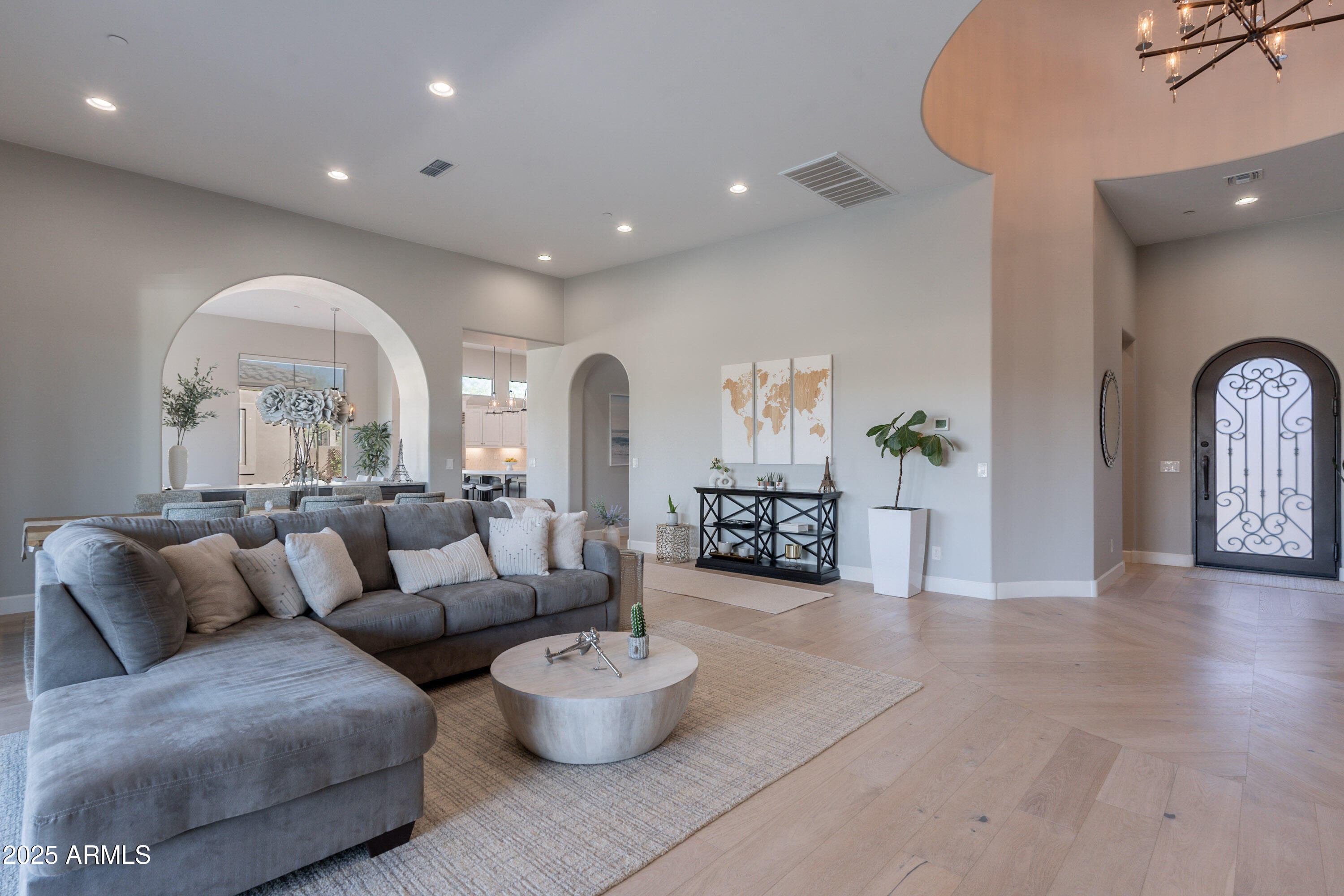 8512 E EAGLE CLAW Drive